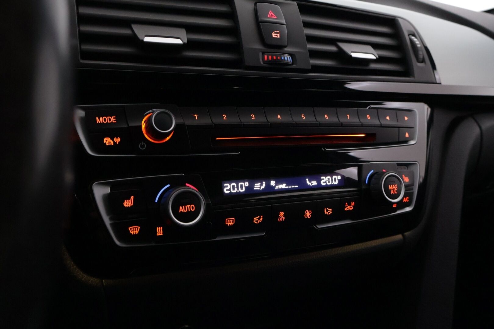 BMW 330 2017 F30 Sedan 330e A Business Exclusive M Sport  *ACC / HUD / Kamera / Nahkasisusta / Sporttipenkit* - Siisti kuntoinen / Hyvät huollot! - HULLUT AVAJAISHULINAT KORKOTARJOUS 3,29 %