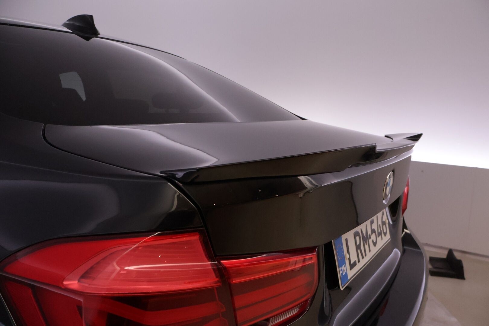 BMW 330 2017 F30 Sedan 330e A Business Exclusive M Sport  *ACC / HUD / Kamera / Nahkasisusta / Sporttipenkit* - Siisti kuntoinen / Hyvät huollot! - HULLUT AVAJAISHULINAT KORKOTARJOUS 3,29 %