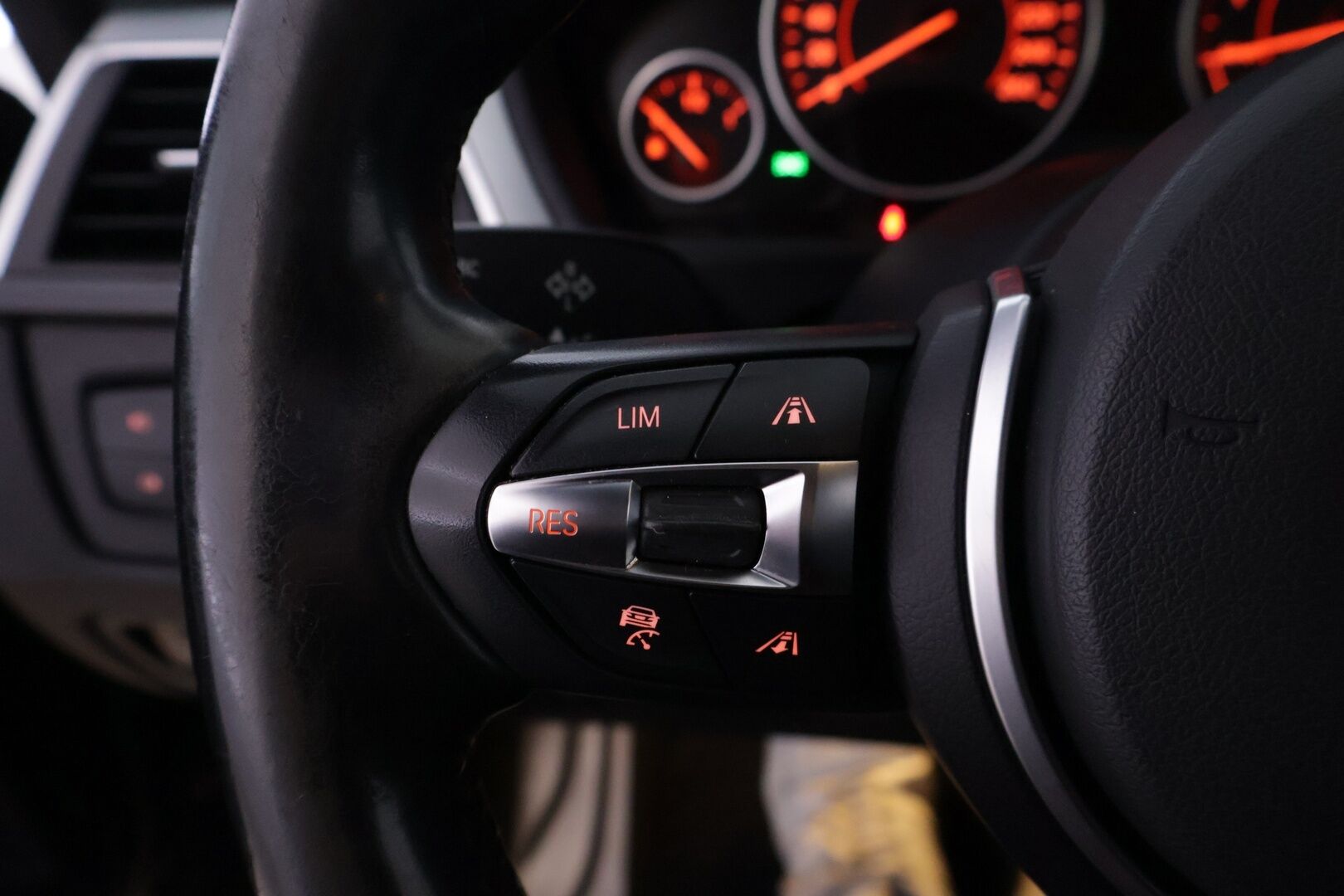 BMW 330 2017 F30 Sedan 330e A Business Exclusive M Sport  *ACC / HUD / Kamera / Nahkasisusta / Sporttipenkit* - Siisti kuntoinen / Hyvät huollot! - HULLUT AVAJAISHULINAT KORKOTARJOUS 3,29 %