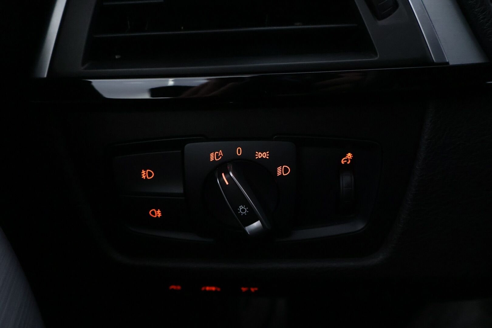 BMW 330 2017 F30 Sedan 330e A Business Exclusive M Sport  *ACC / HUD / Kamera / Nahkasisusta / Sporttipenkit* - Siisti kuntoinen / Hyvät huollot! - HULLUT AVAJAISHULINAT KORKOTARJOUS 3,29 %