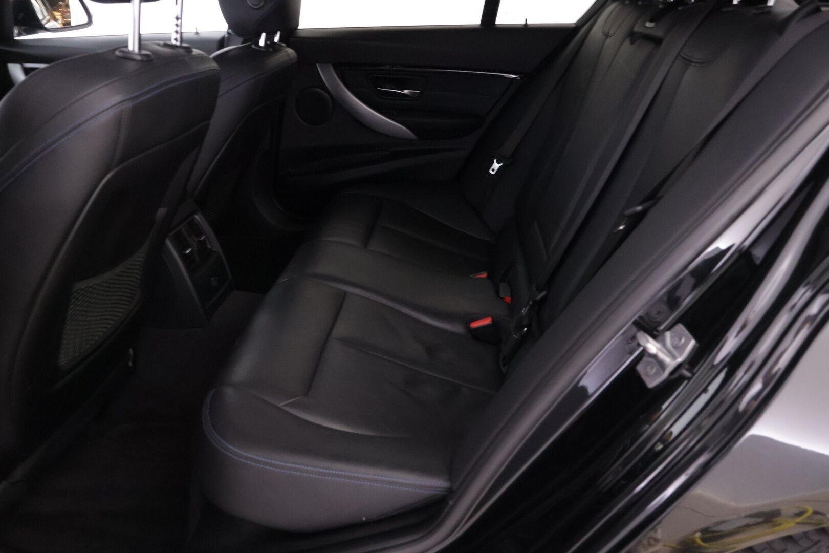 BMW 330 2017 F30 Sedan 330e A Business Exclusive M Sport  *ACC / HUD / Kamera / Nahkasisusta / Sporttipenkit* - Siisti kuntoinen / Hyvät huollot! - HULLUT AVAJAISHULINAT KORKOTARJOUS 3,29 %