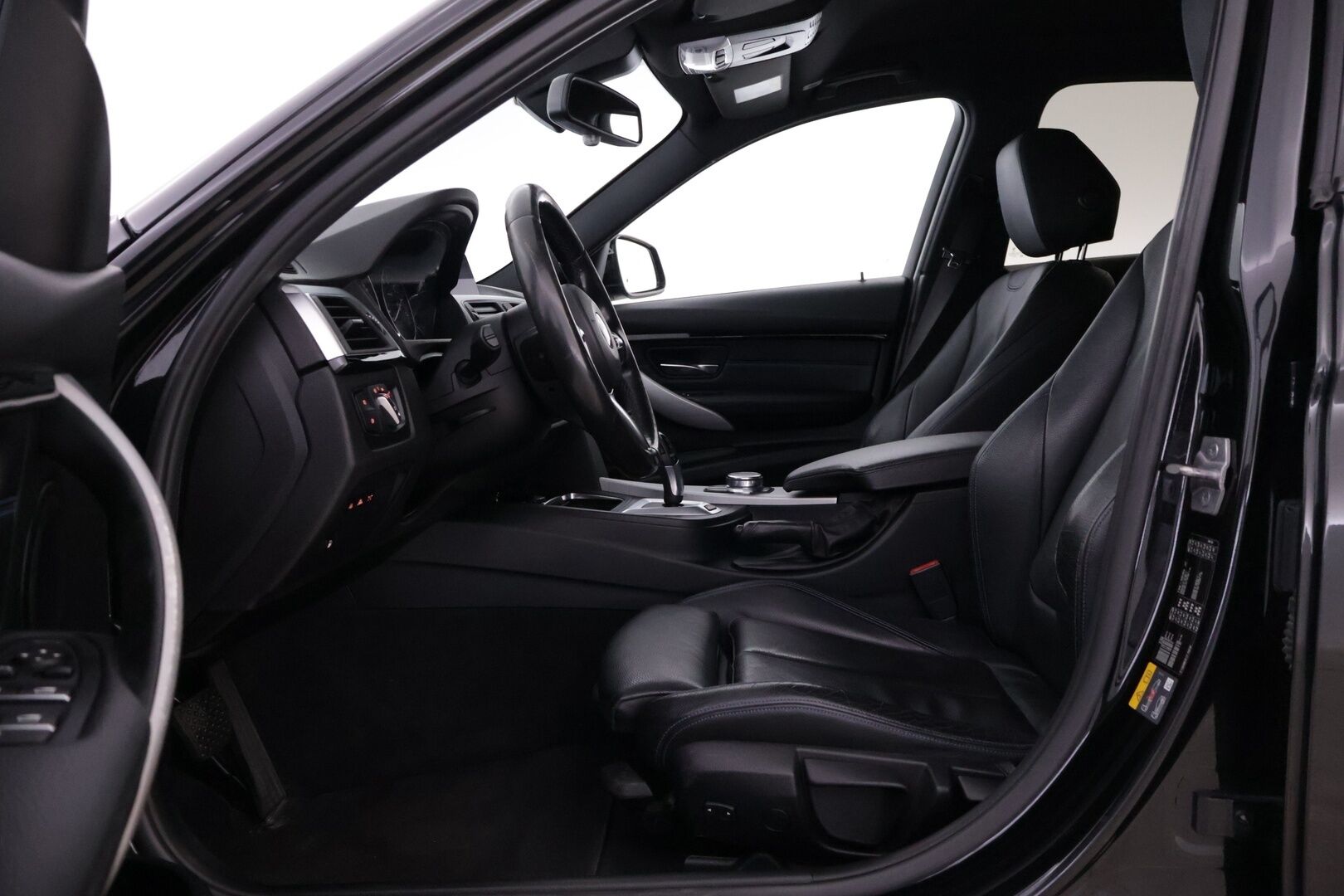 BMW 330 2017 F30 Sedan 330e A Business Exclusive M Sport  *ACC / HUD / Kamera / Nahkasisusta / Sporttipenkit* - Siisti kuntoinen / Hyvät huollot! - HULLUT AVAJAISHULINAT KORKOTARJOUS 3,29 %