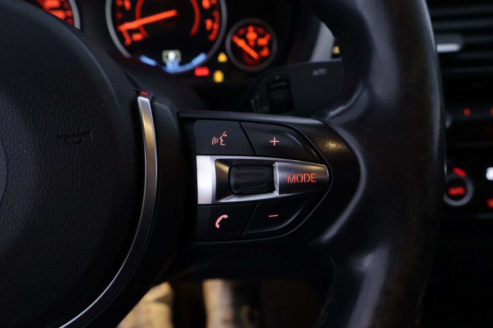 BMW 330 2017 F30 Sedan 330e A Business Exclusive M Sport  *ACC / HUD / Kamera / Nahkasisusta / Sporttipenkit* - Siisti kuntoinen / Hyvät huollot! - HULLUT AVAJAISHULINAT KORKOTARJOUS 3,29 %