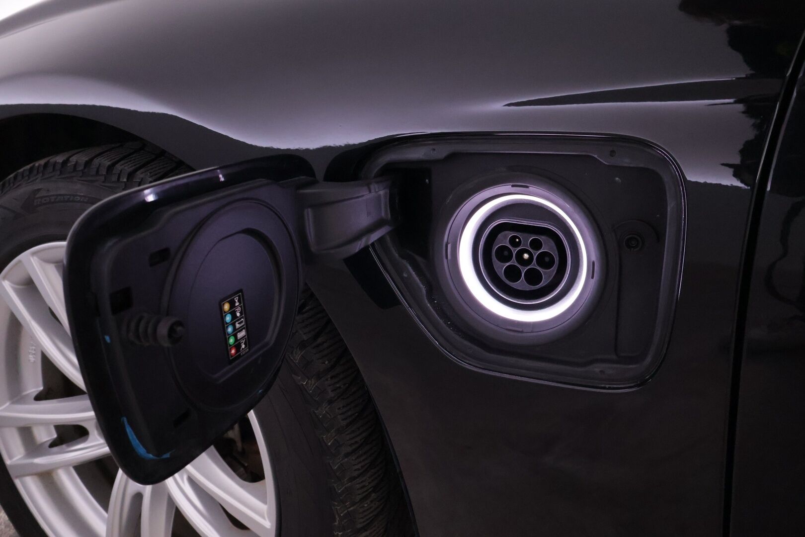 BMW 330 2017 F30 Sedan 330e A Business Exclusive M Sport  *ACC / HUD / Kamera / Nahkasisusta / Sporttipenkit* - Siisti kuntoinen / Hyvät huollot! - HULLUT AVAJAISHULINAT KORKOTARJOUS 3,29 %