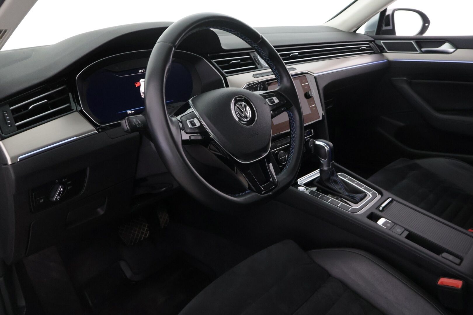 Volkswagen Passat 2018 Variant GTE Plug-In Hybrid 160 kW (218 hv) DSG-automaatti - ACC / Vetokoukku / Kamera / Keyless / Digimittari /  2x renkaat