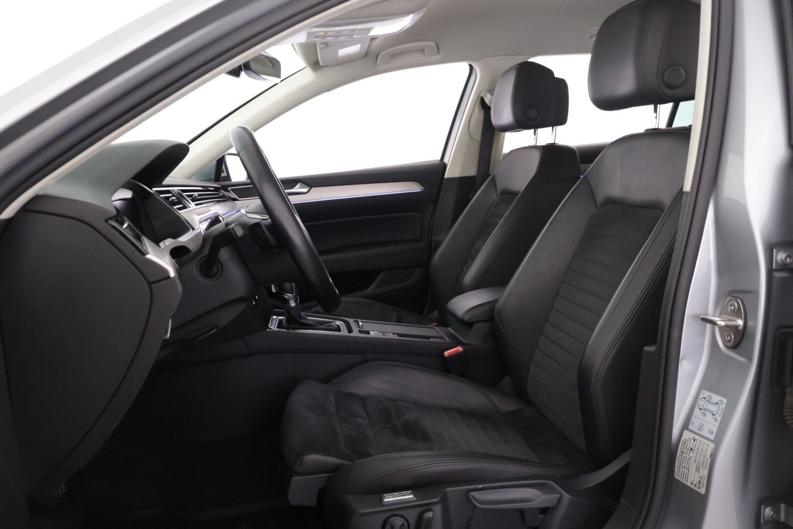 Volkswagen Passat 2018 Variant GTE Plug-In Hybrid 160 kW (218 hv) DSG-automaatti - ACC / Vetokoukku / Kamera / Keyless / Digimittari /  2x renkaat
