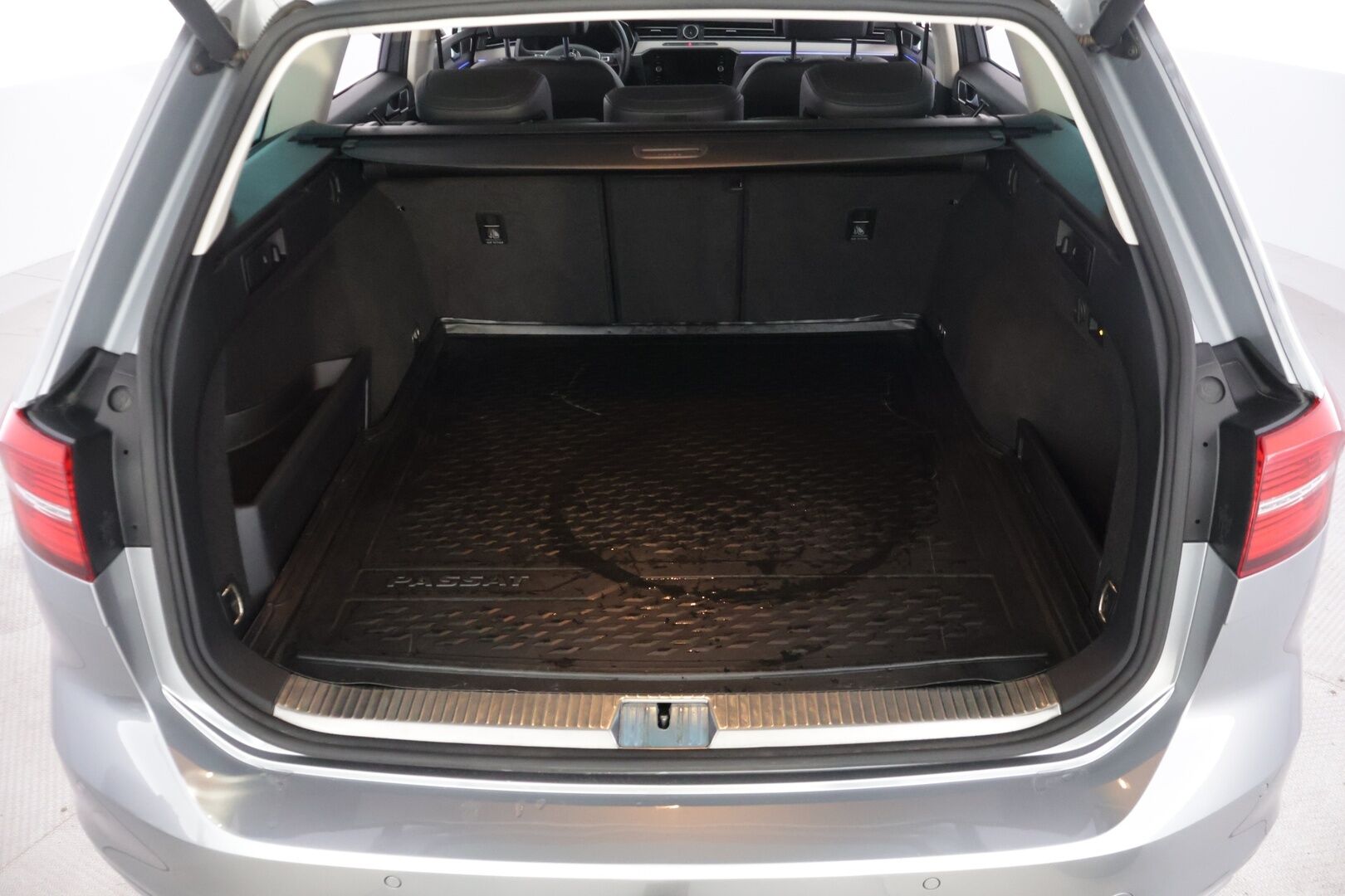 Volkswagen Passat 2018 Variant GTE Plug-In Hybrid 160 kW (218 hv) DSG-automaatti - ACC / Vetokoukku / Kamera / Keyless / Digimittari /  2x renkaat