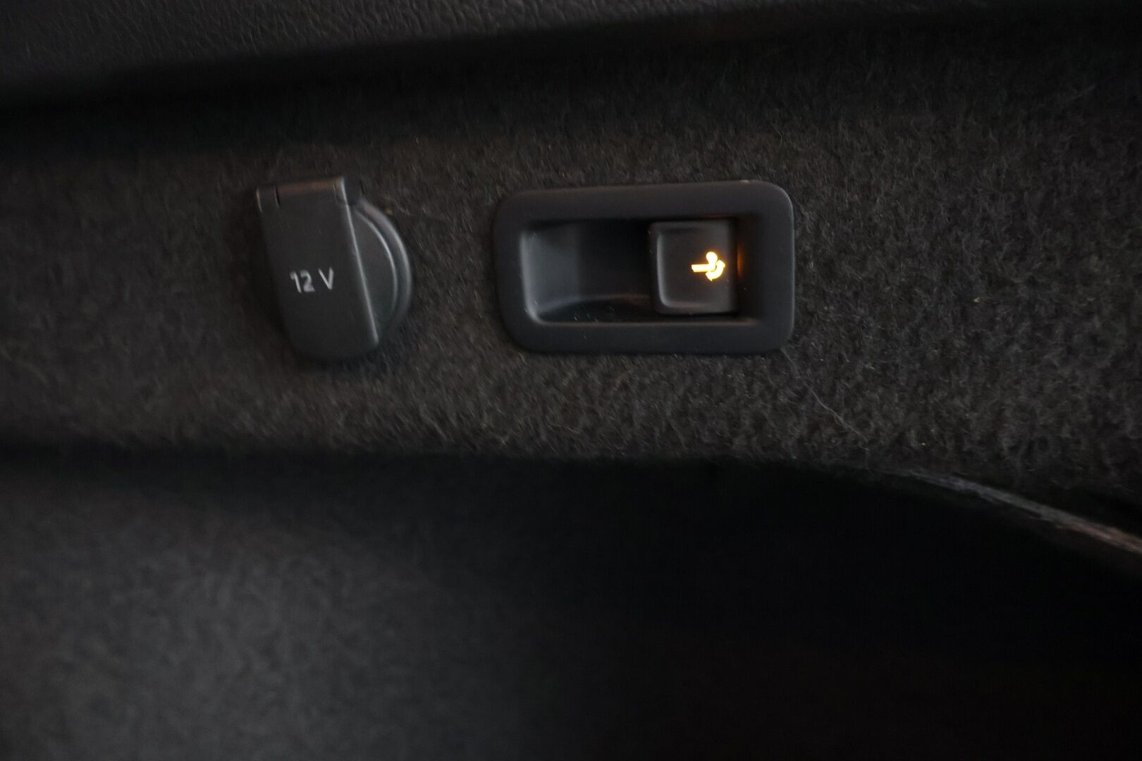 Volkswagen Passat 2018 Variant GTE Plug-In Hybrid 160 kW (218 hv) DSG-automaatti - ACC / Vetokoukku / Kamera / Keyless / Digimittari /  2x renkaat