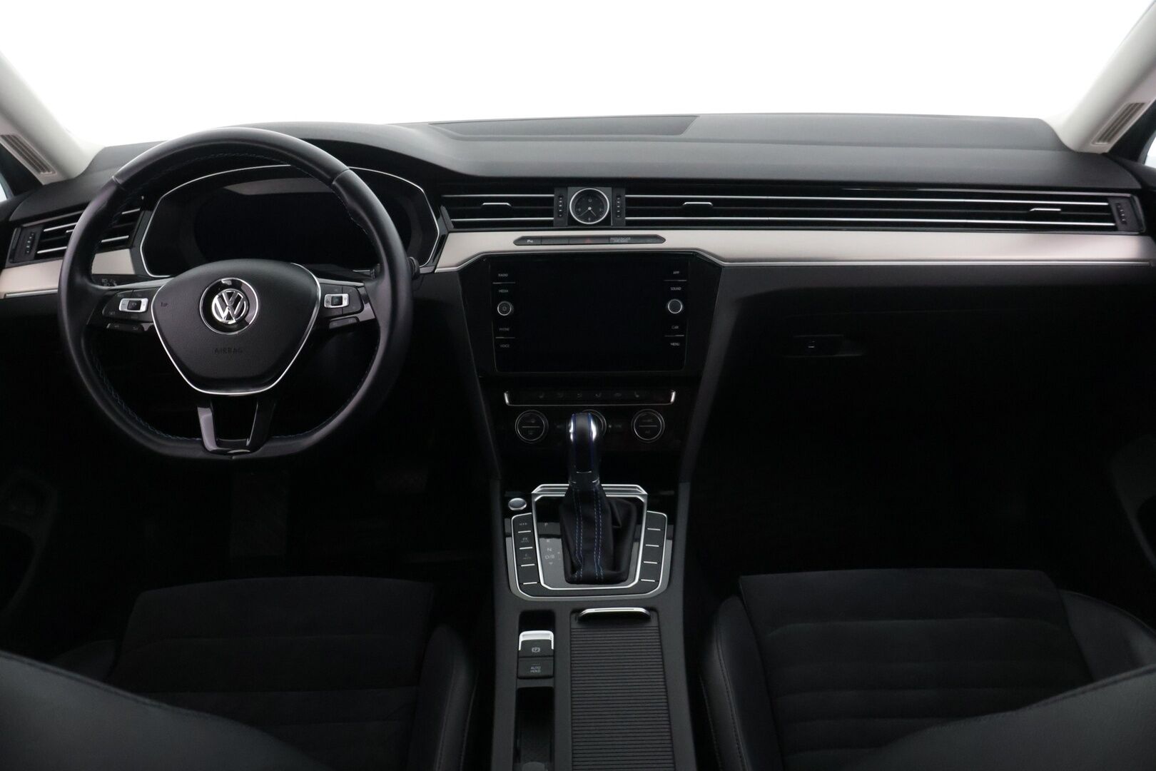 Volkswagen Passat 2018 Variant GTE Plug-In Hybrid 160 kW (218 hv) DSG-automaatti - ACC / Vetokoukku / Kamera / Keyless / Digimittari /  2x renkaat