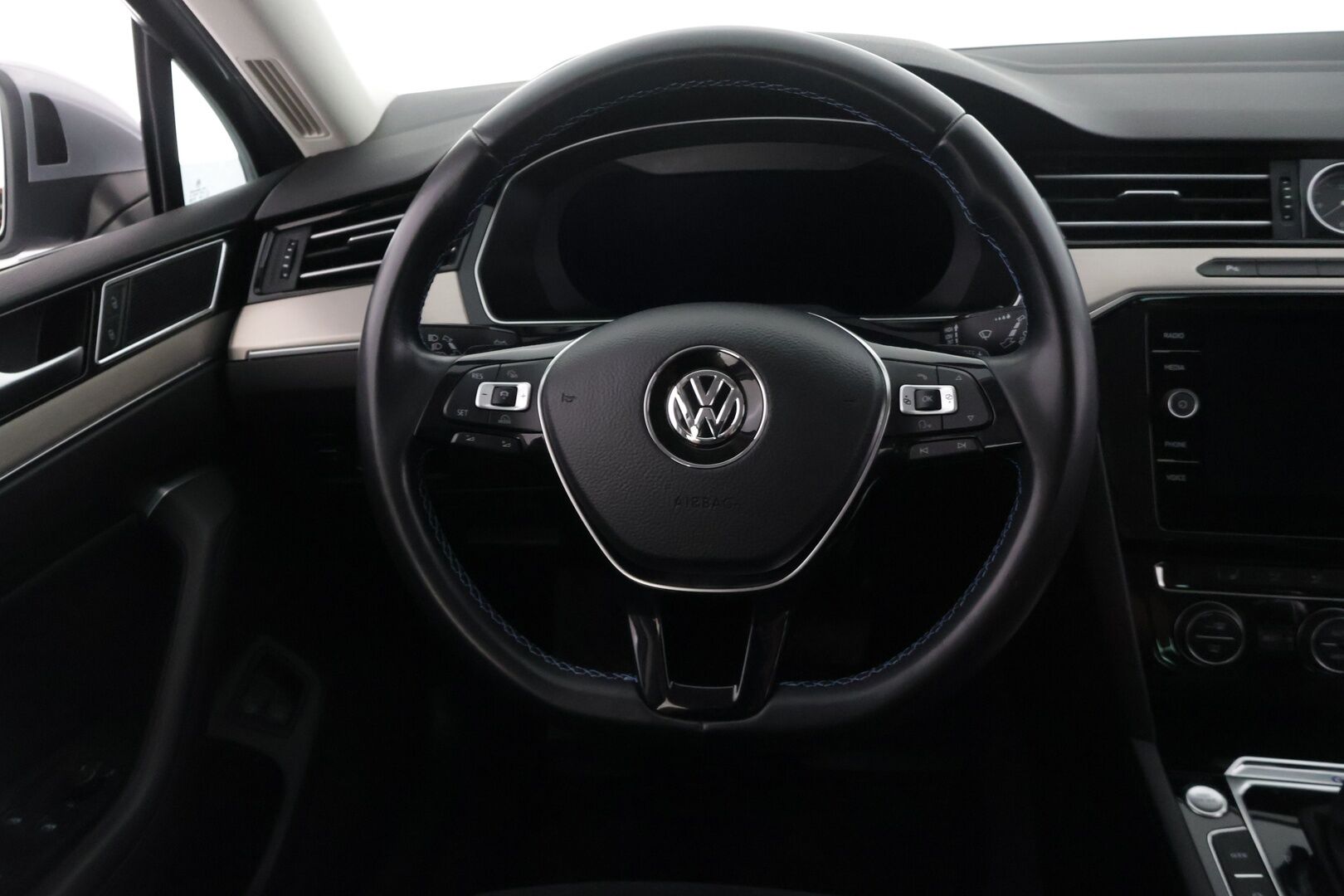 Volkswagen Passat 2018 Variant GTE Plug-In Hybrid 160 kW (218 hv) DSG-automaatti - ACC / Vetokoukku / Kamera / Keyless / Digimittari /  2x renkaat