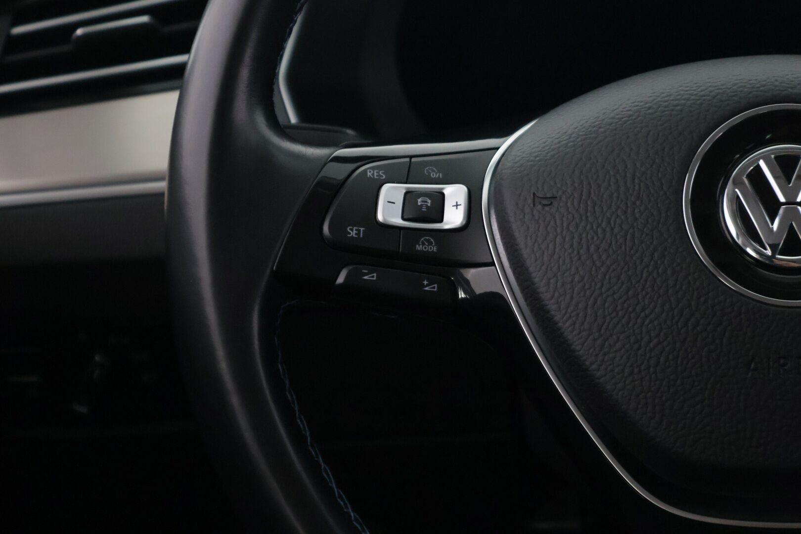 Volkswagen Passat 2018 Variant GTE Plug-In Hybrid 160 kW (218 hv) DSG-automaatti - ACC / Vetokoukku / Kamera / Keyless / Digimittari /  2x renkaat