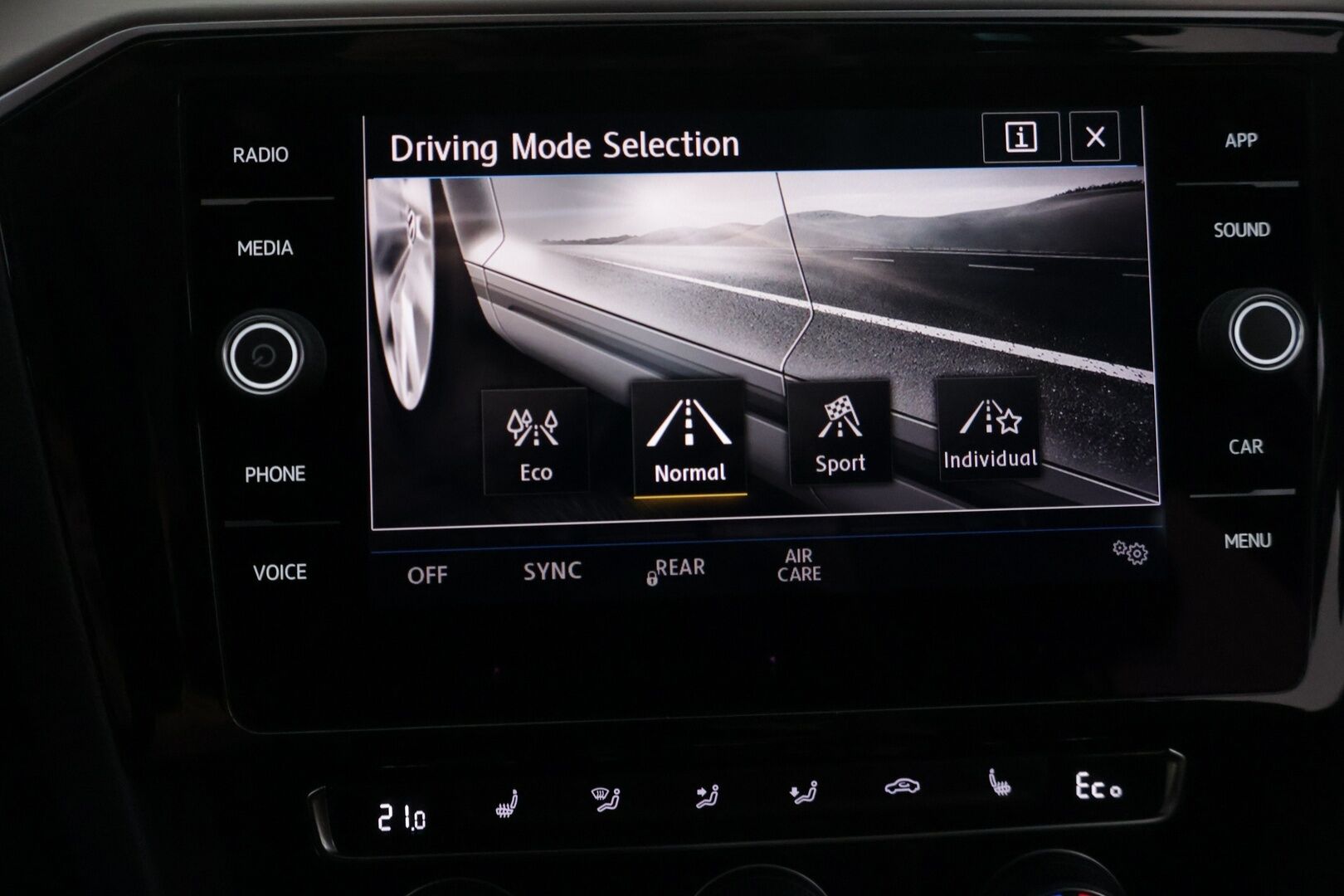 Volkswagen Passat 2018 Variant GTE Plug-In Hybrid 160 kW (218 hv) DSG-automaatti - ACC / Vetokoukku / Kamera / Keyless / Digimittari /  2x renkaat