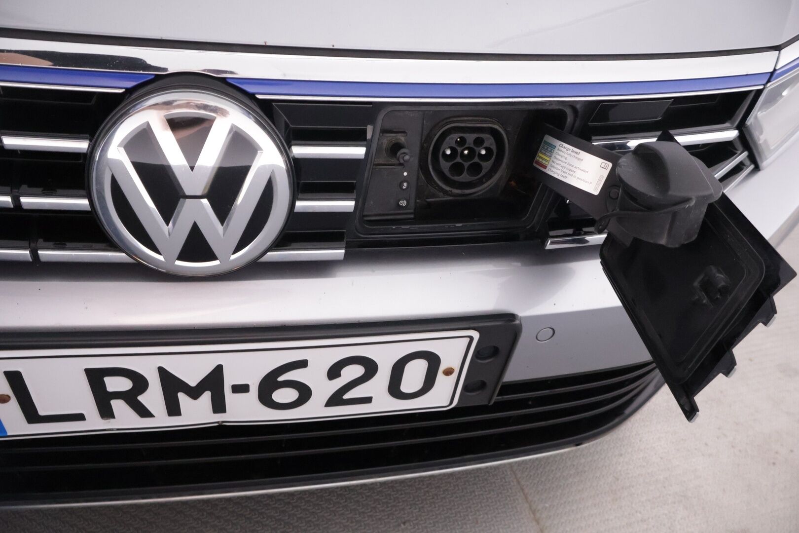 Volkswagen Passat 2018 Variant GTE Plug-In Hybrid 160 kW (218 hv) DSG-automaatti - ACC / Vetokoukku / Kamera / Keyless / Digimittari /  2x renkaat