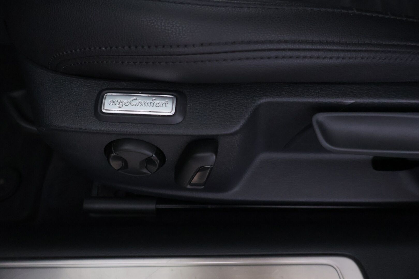 Volkswagen Passat 2018 Variant GTE Plug-In Hybrid 160 kW (218 hv) DSG-automaatti - ACC / Vetokoukku / Kamera / Keyless / Digimittari /  2x renkaat
