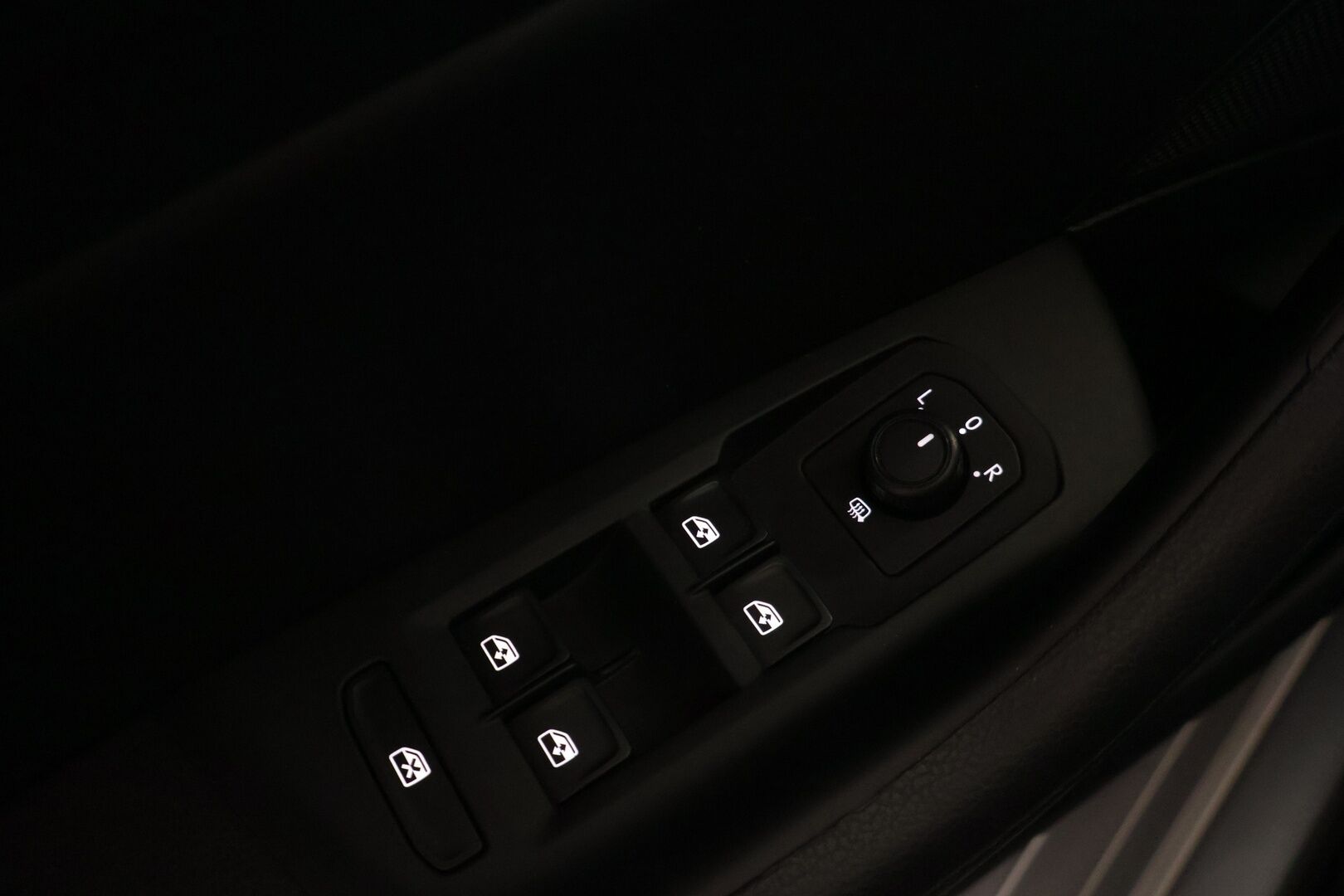 Volkswagen Passat 2018 Variant GTE Plug-In Hybrid 160 kW (218 hv) DSG-automaatti - ACC / Vetokoukku / Kamera / Keyless / Digimittari /  2x renkaat