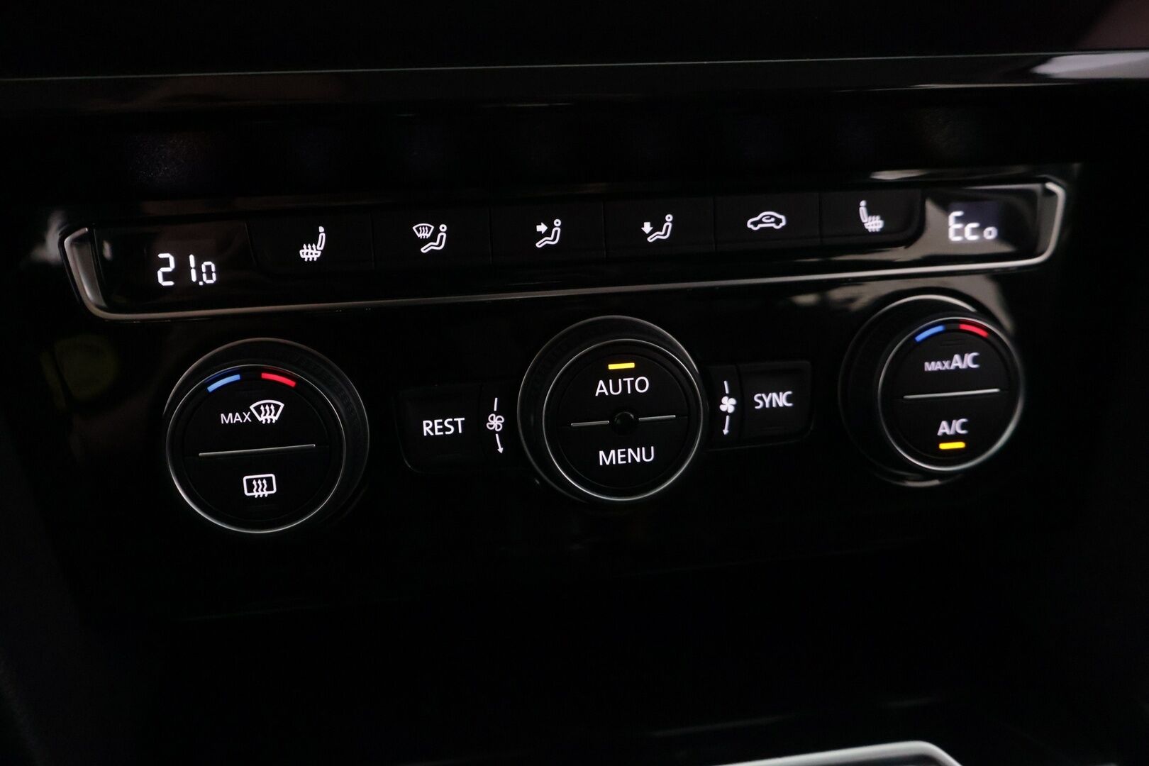Volkswagen Passat 2018 Variant GTE Plug-In Hybrid 160 kW (218 hv) DSG-automaatti - ACC / Vetokoukku / Kamera / Keyless / Digimittari /  2x renkaat
