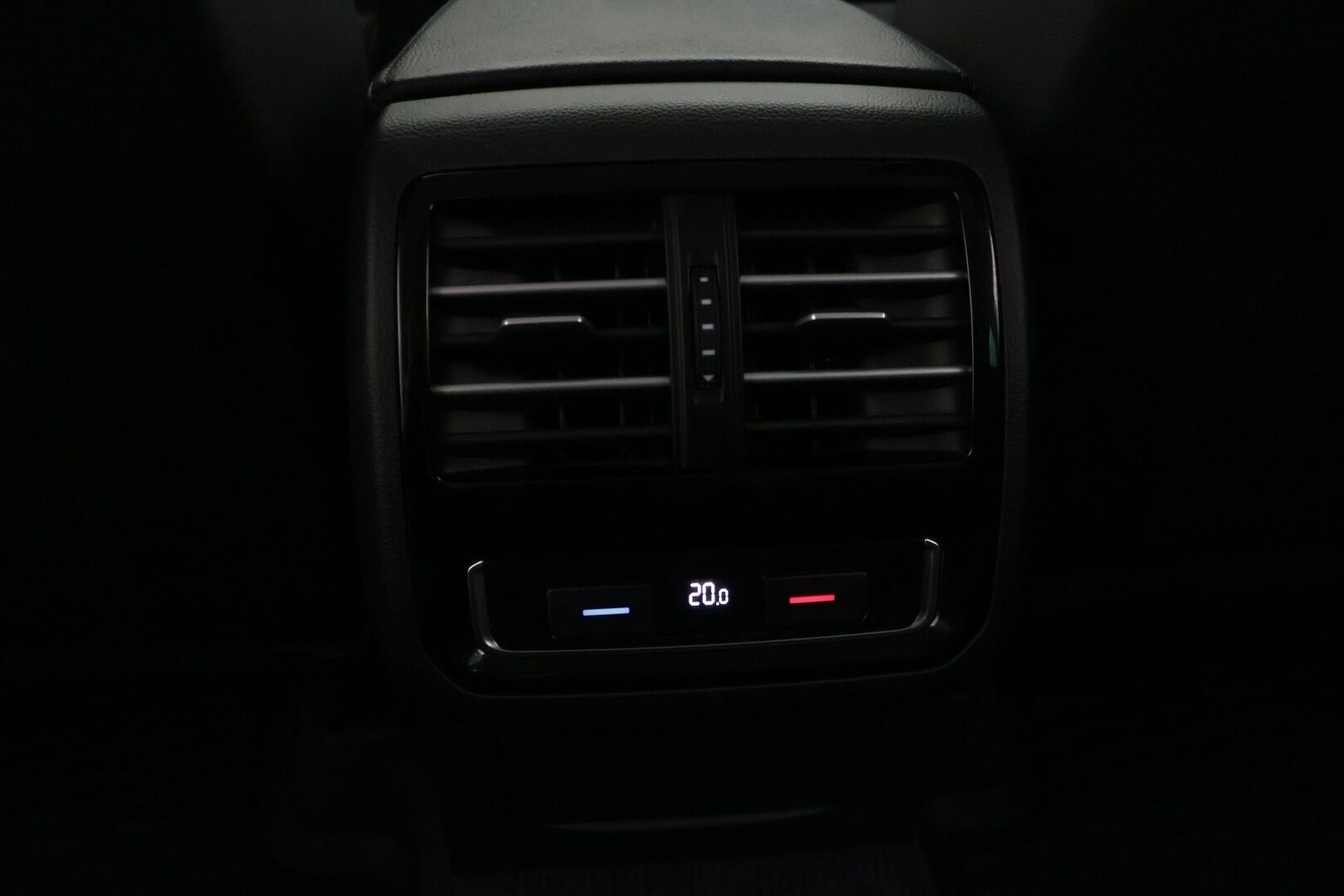 Volkswagen Passat 2018 Variant GTE Plug-In Hybrid 160 kW (218 hv) DSG-automaatti - ACC / Vetokoukku / Kamera / Keyless / Digimittari /  2x renkaat