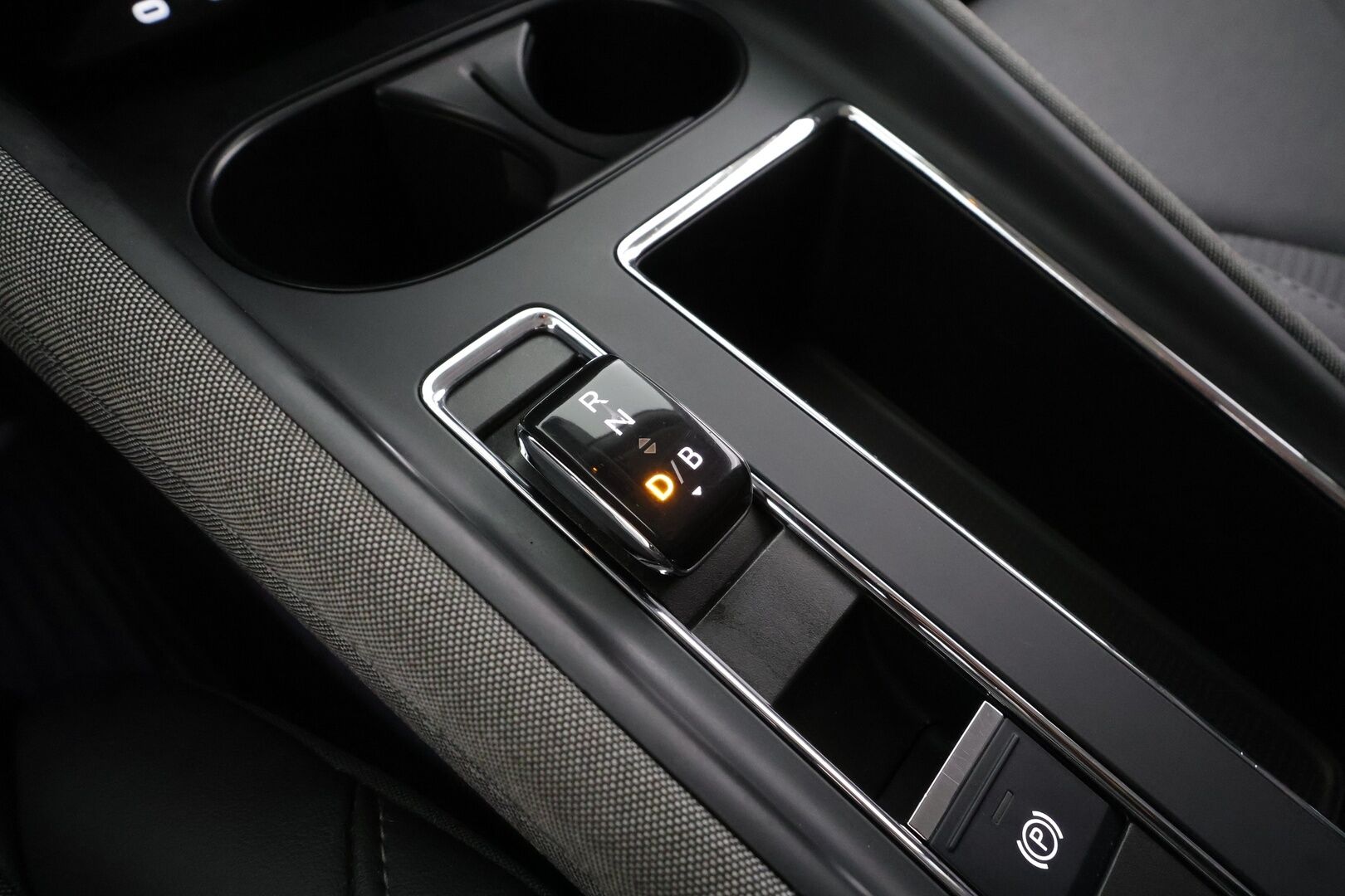 Skoda Enyaq 2023 60 iV * ILP / Koukku / ACC / LED / 360° / Navi / Kaistavahti / Digimittaristo / Keyless * - 1-om Suomi-auto / Kahdet renkaat / Merkkihuollettu!