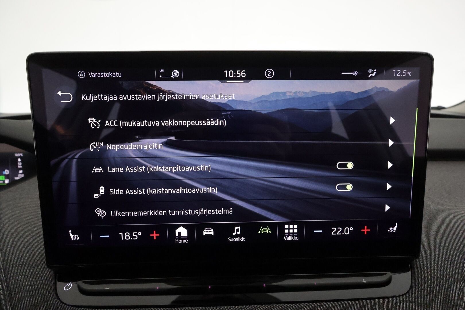 Skoda Enyaq 2023 60 iV * ILP / Koukku / ACC / LED / 360° / Navi / Kaistavahti / Digimittaristo / Keyless * - 1-om Suomi-auto / Kahdet renkaat / Merkkihuollettu!