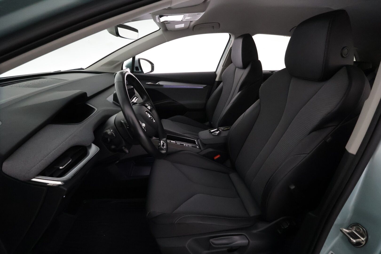 Skoda Enyaq 2023 60 iV * ILP / Koukku / ACC / LED / 360° / Navi / Kaistavahti / Digimittaristo / Keyless * - 1-om Suomi-auto / Kahdet renkaat / Merkkihuollettu!