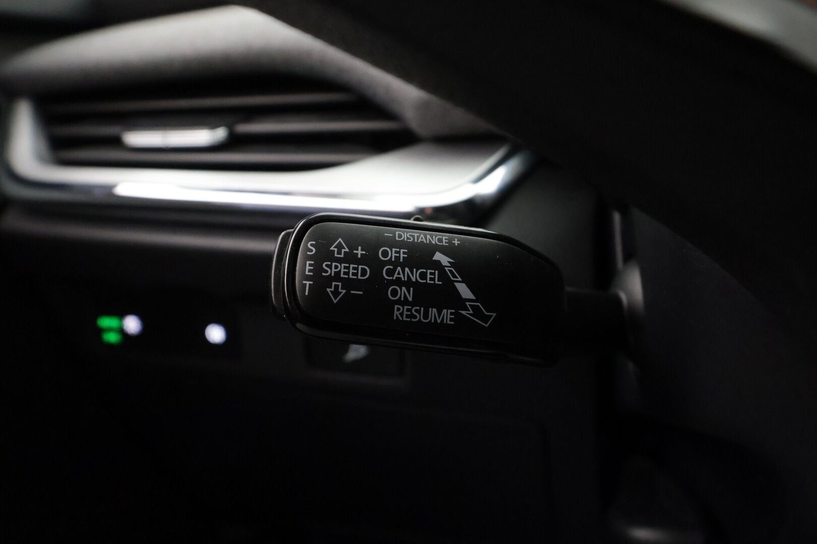 Skoda Enyaq 2023 60 iV * ILP / Koukku / ACC / LED / 360° / Navi / Kaistavahti / Digimittaristo / Keyless * - 1-om Suomi-auto / Kahdet renkaat / Merkkihuollettu!
