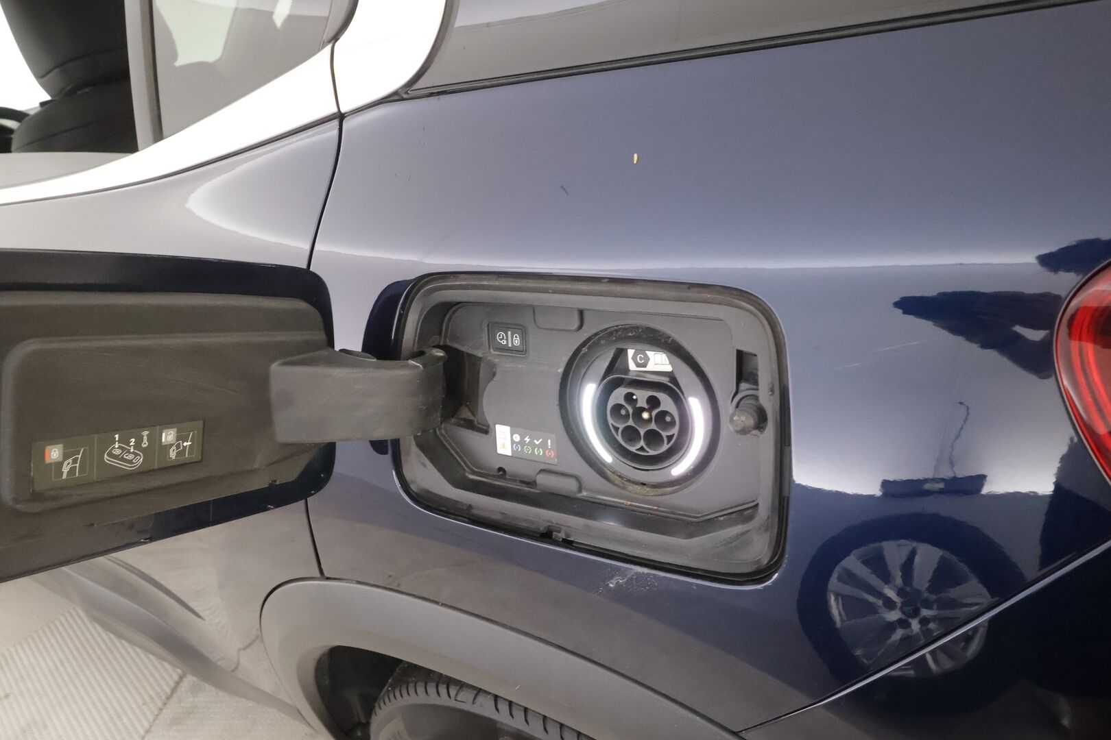 Citroen C5 Aircross 2023 Plug-in Hybrid 225 Shine Launch Edition ë-EAT8 Automaatti - | ACC | Lisälämmitin | LED | Sähköpenkki | 360-Kamera | Puolinahat | Apple&Android | 1.Om Suomi-auto | Kahdet Renkaat |