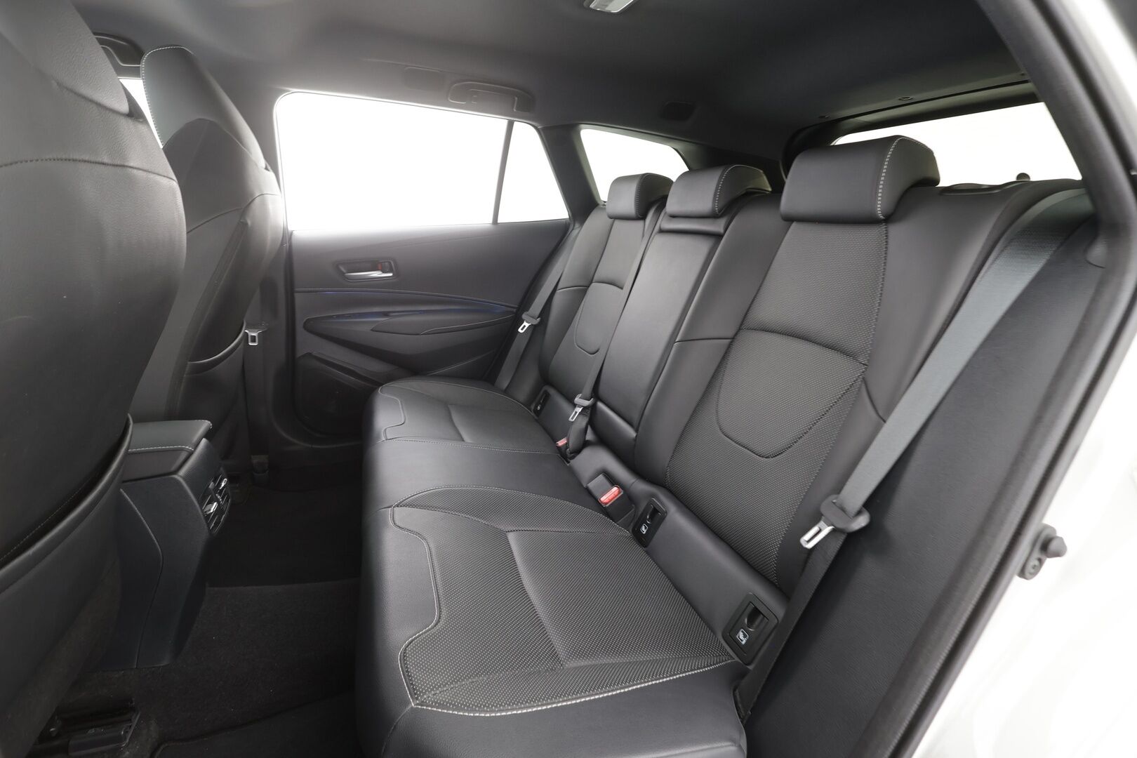 Toyota Corolla 2023 Touring Sports 2,0 Hybrid Premium Business - | ACC | HUD | JBL | Nahat | AHS-LED | LTA | BSM | Navi | Keyless | P.kamera | Sähk. takaluukku | 1-om suomiauto | Merkkihuollot | 