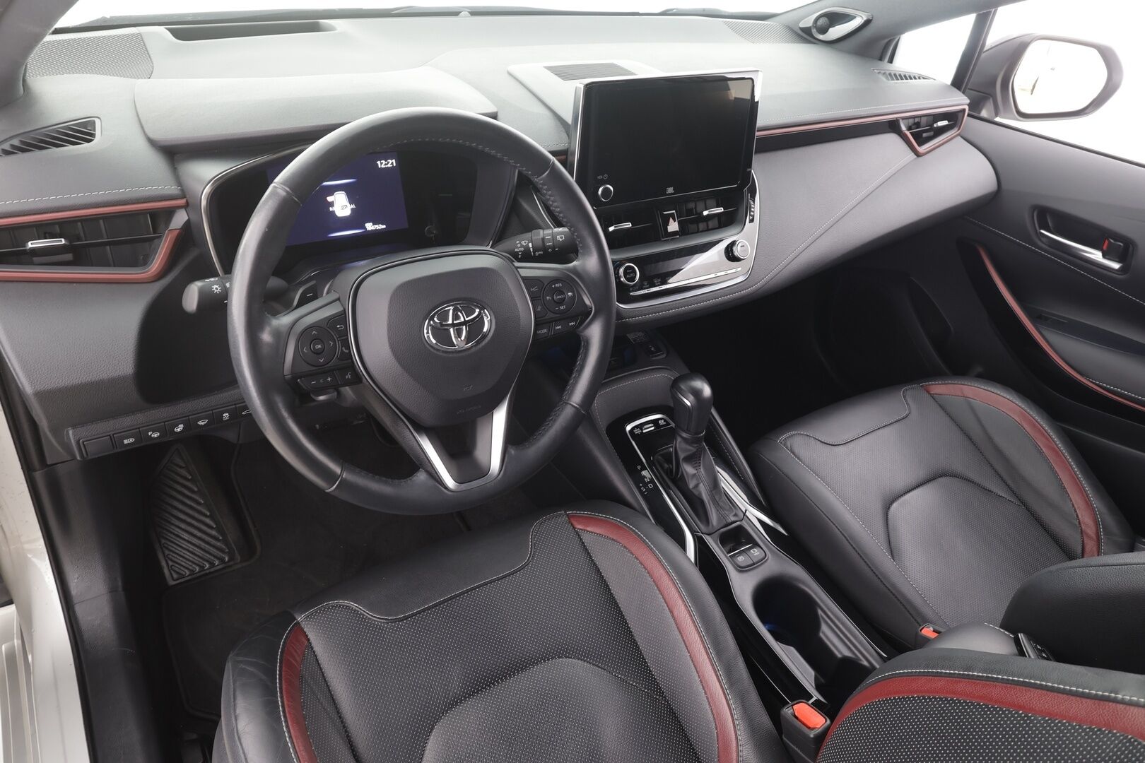 Toyota Corolla 2023 Touring Sports 2,0 Hybrid Premium Business - | ACC | HUD | JBL | Nahat | AHS-LED | LTA | BSM | Navi | Keyless | P.kamera | Sähk. takaluukku | 1-om suomiauto | Merkkihuollot | 