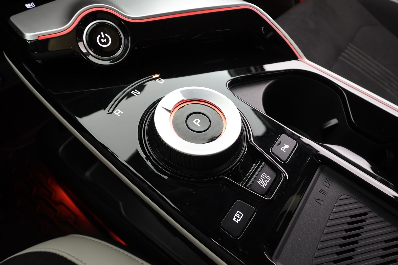 Kia EV6 2024 Edition AWD 77kWh 325hv GT-Line * Koukku / ACC / HUD / Meridian / 360° / ILP / Muistipenkki / LED / Navi / Ilmastoidut penkit * - 1.Om Suomi-auto / Kahdet renkaat aluvanteilla / Merkkihuollettu - Osta nyt, maksa vasta ensi vuonna