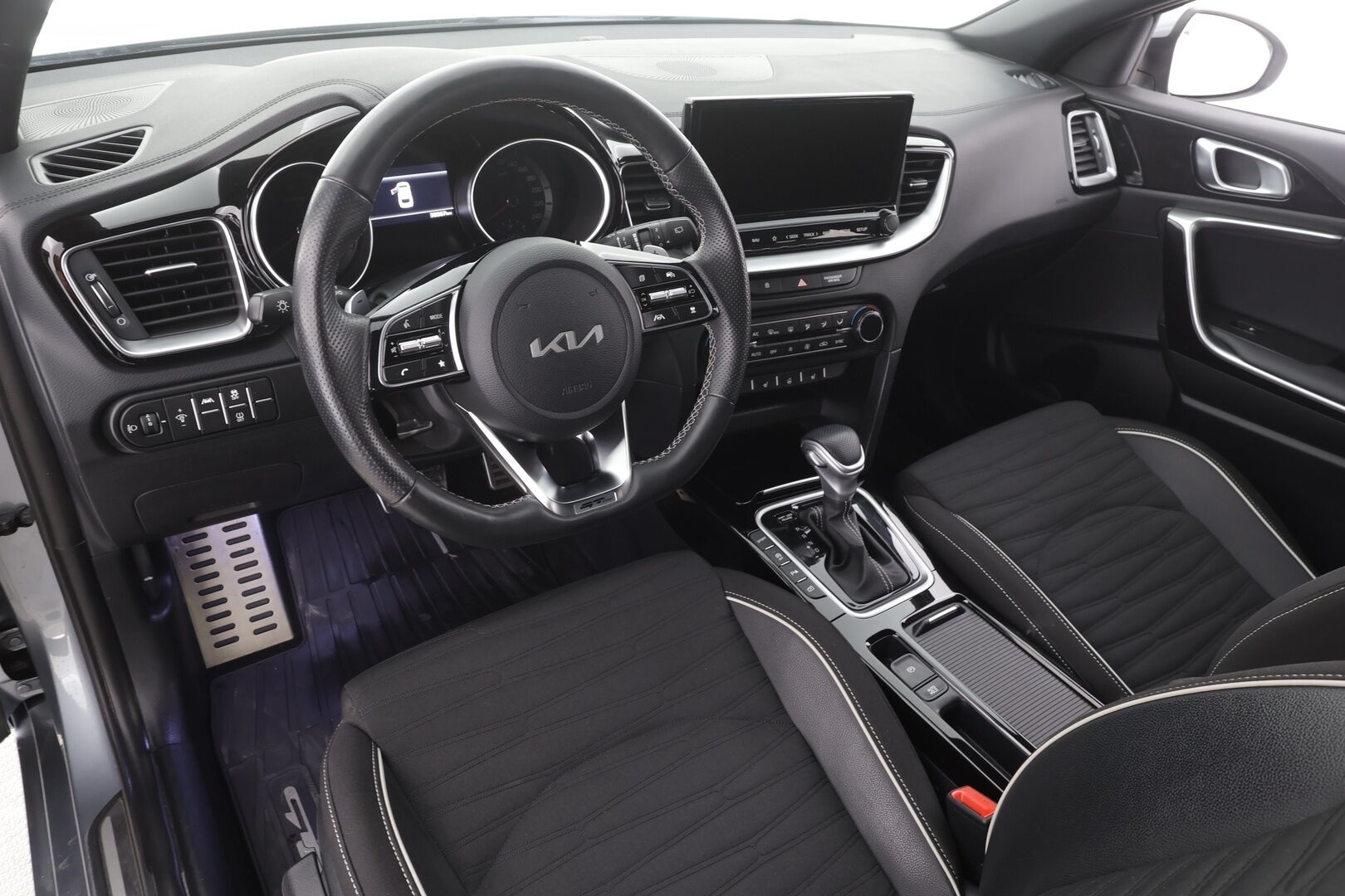 Kia ProCeed 2024 1,5 T-GDI 160hv GT-Line DCT - | ACC | Puolinahat | Navi | P.kamera | Apple & Android | Lane-assist | Lämm. ohjauspyörä | Kahdet renkaat aluvantein |