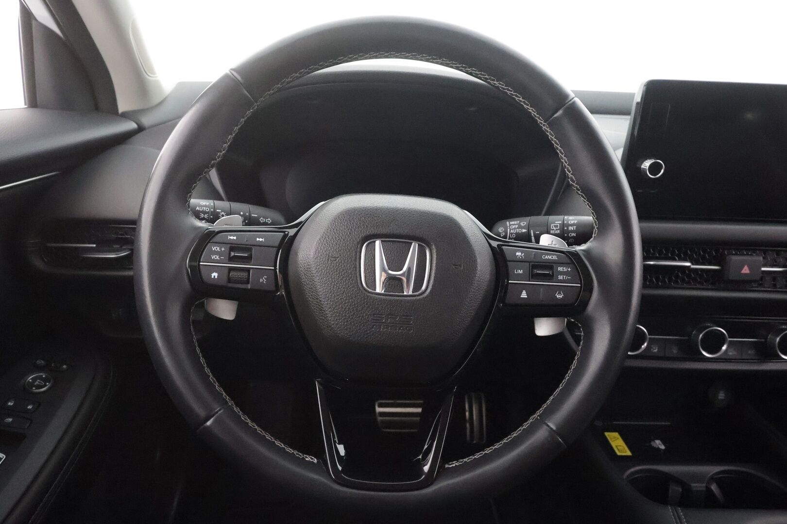 Honda ZR-V 2023 Hybrid Sport - | ACC | Koukku | Sähköpenkit | Puolinahat | P.kamera | Sähk. takaluukku | Lohko + sisälämmitin | 2x renkaat aluin | Merkkihuollot |