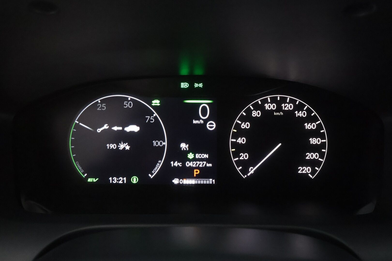 Honda ZR-V 2023 Hybrid Sport - | ACC | Koukku | Sähköpenkit | Puolinahat | P.kamera | Sähk. takaluukku | Lohko + sisälämmitin | 2x renkaat aluin | Merkkihuollot |
