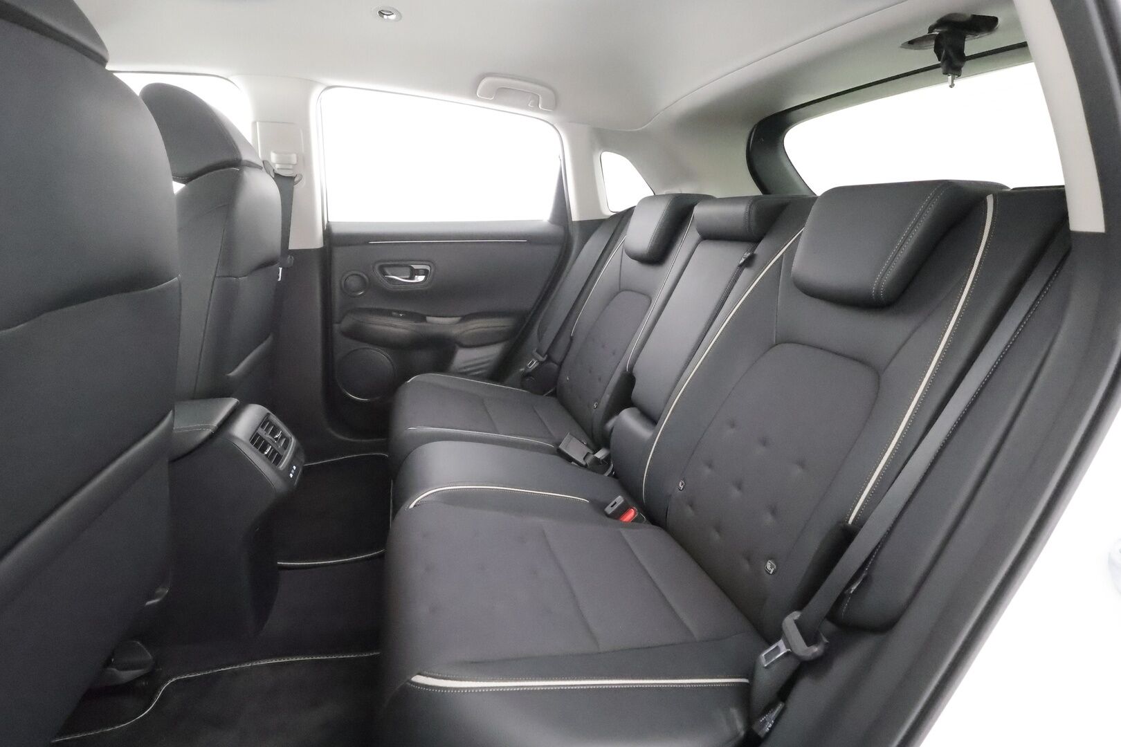 Honda ZR-V 2023 Hybrid Sport - | ACC | Koukku | Sähköpenkit | Puolinahat | P.kamera | Sähk. takaluukku | Lohko + sisälämmitin | 2x renkaat aluin | Merkkihuollot |
