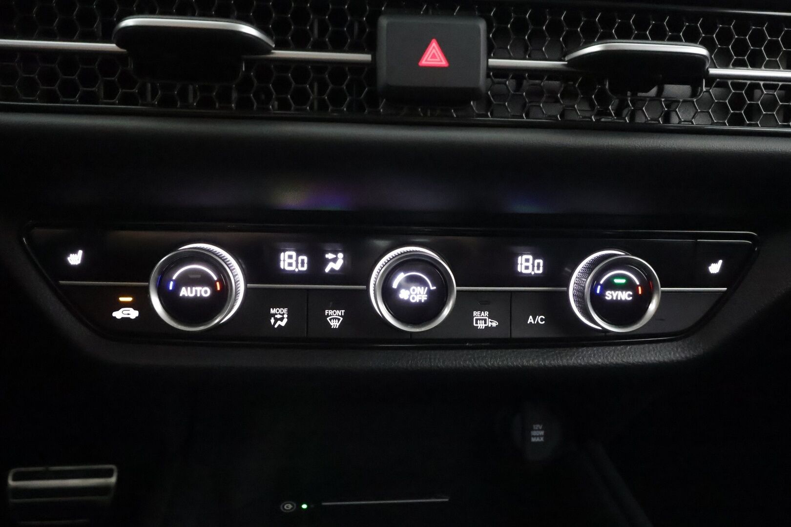 Honda ZR-V 2023 Hybrid Sport - | ACC | Koukku | Sähköpenkit | Puolinahat | P.kamera | Sähk. takaluukku | Lohko + sisälämmitin | 2x renkaat aluin | Merkkihuollot |