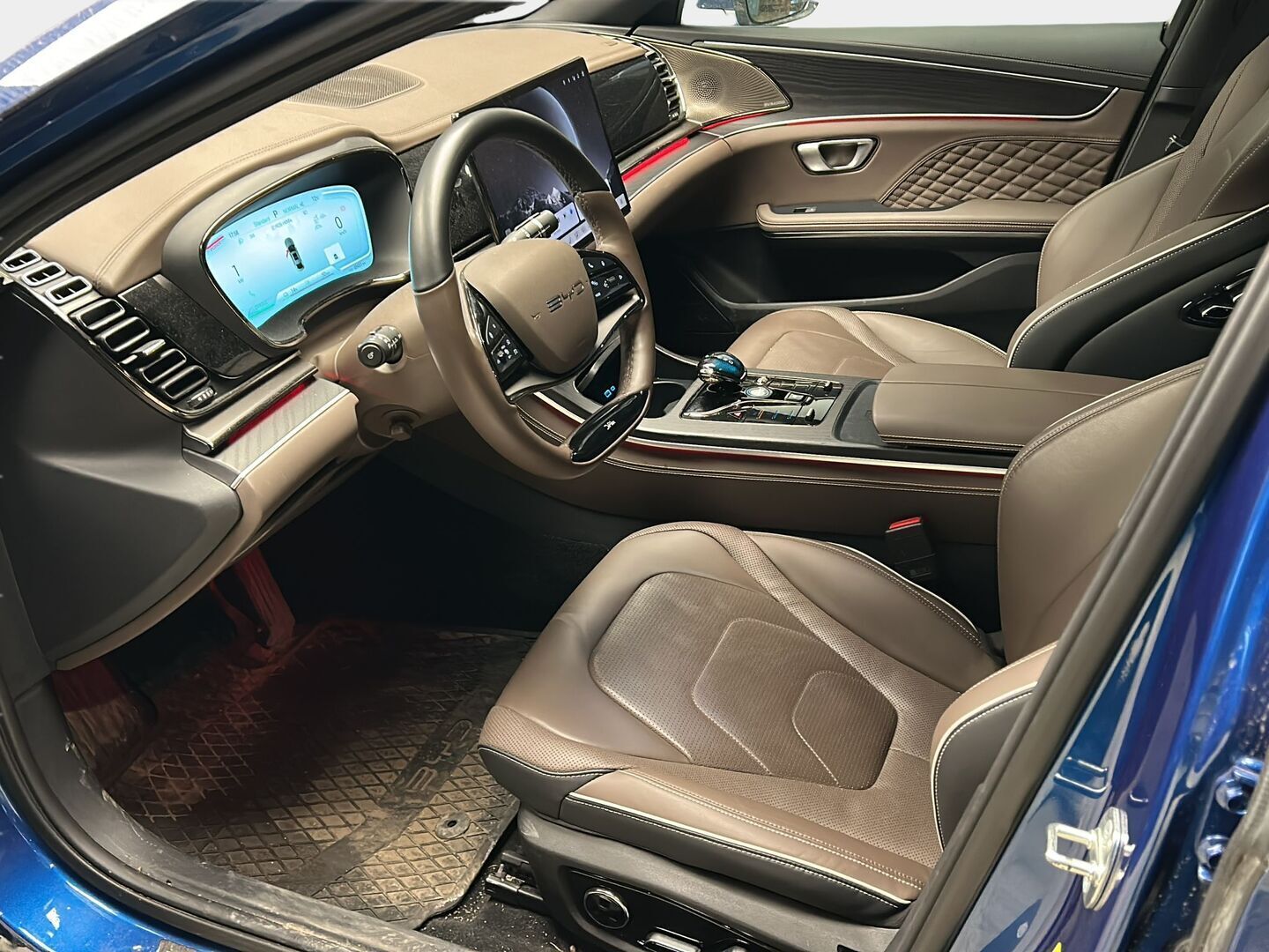 BYD Han 2023 AWD * DynAudio / 4x Ilmastoidut Sähköpenkit / 360 / Adapt.Vakkari / Panoraama / HUD / Akustiikkalasit / Supervarusteet! - 2x Laturit / Akku kuntotarkastettu / Juuri tullut Tampereelle!