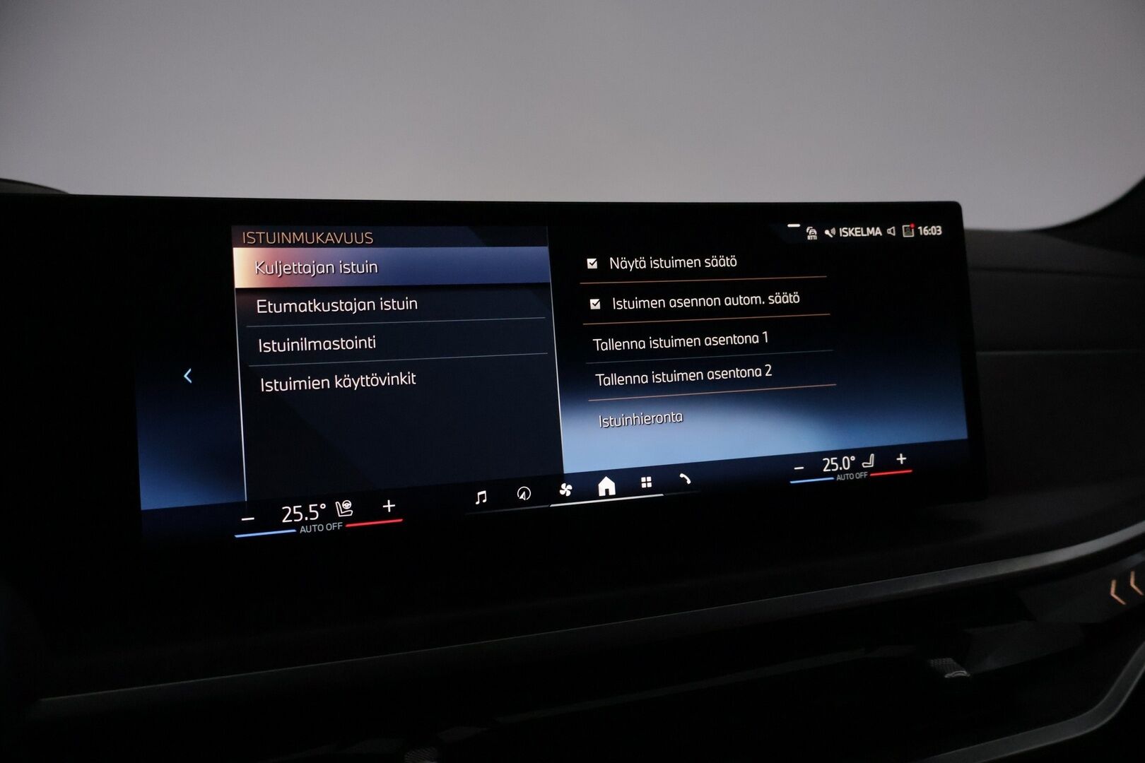 BMW X5 2024 G05 xDrive50e A Charged Edition M Sport *Hierovat ja ilmastoidut Comfortpenkit / 360 / S-Koukku / H&K / Ilma-alusta* - HUD / ACC / Comfort Access / Ambient / Muistipenkit / Ratinlämmitin / Merkkihuollettu*