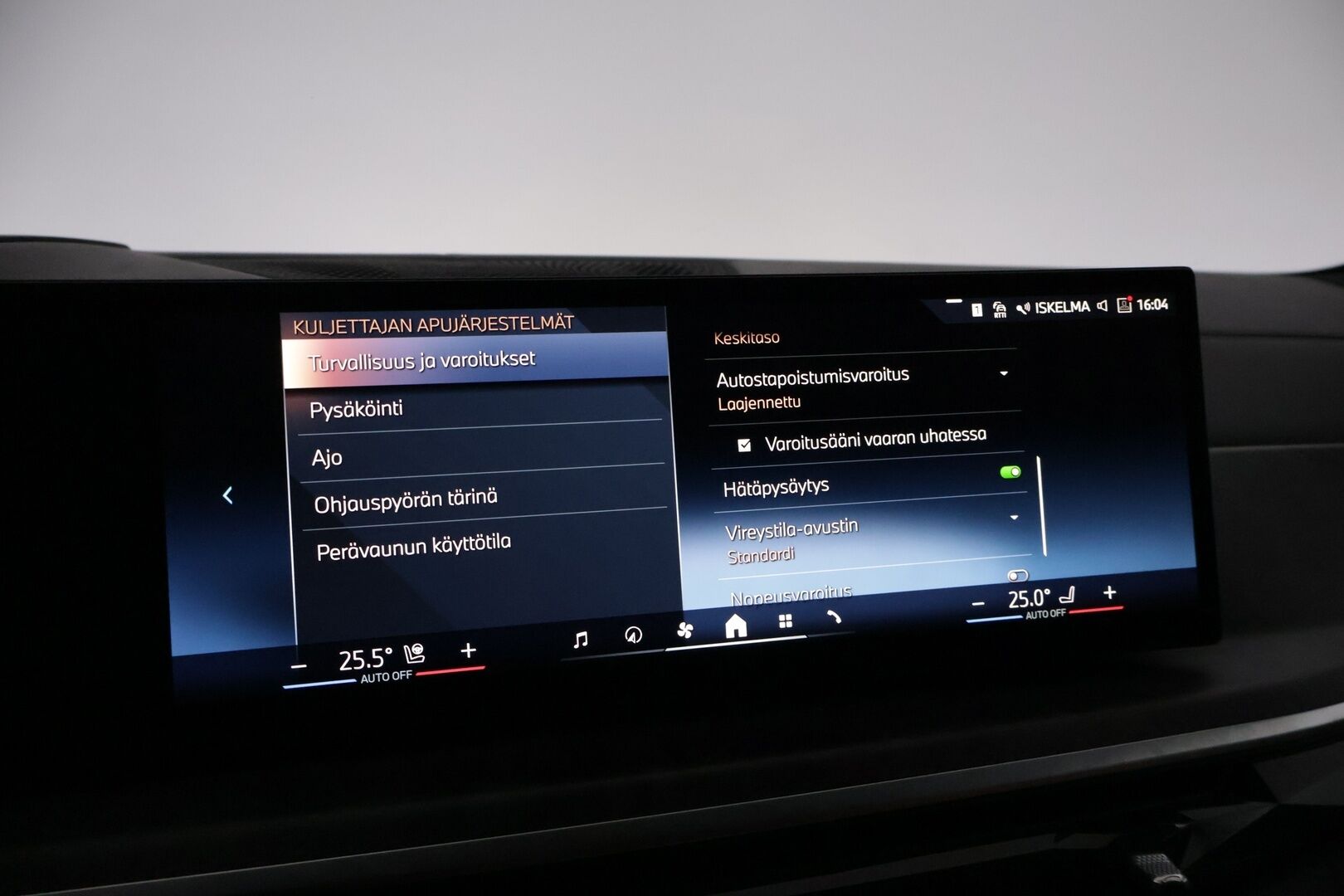 BMW X5 2024 G05 xDrive50e A Charged Edition M Sport *Hierovat ja ilmastoidut Comfortpenkit / 360 / S-Koukku / H&K / Ilma-alusta* - HUD / ACC / Comfort Access / Ambient / Muistipenkit / Ratinlämmitin / Merkkihuollettu* - HULLUT AVAJAISHULINAT KORKOTARJOUS 3,29 %