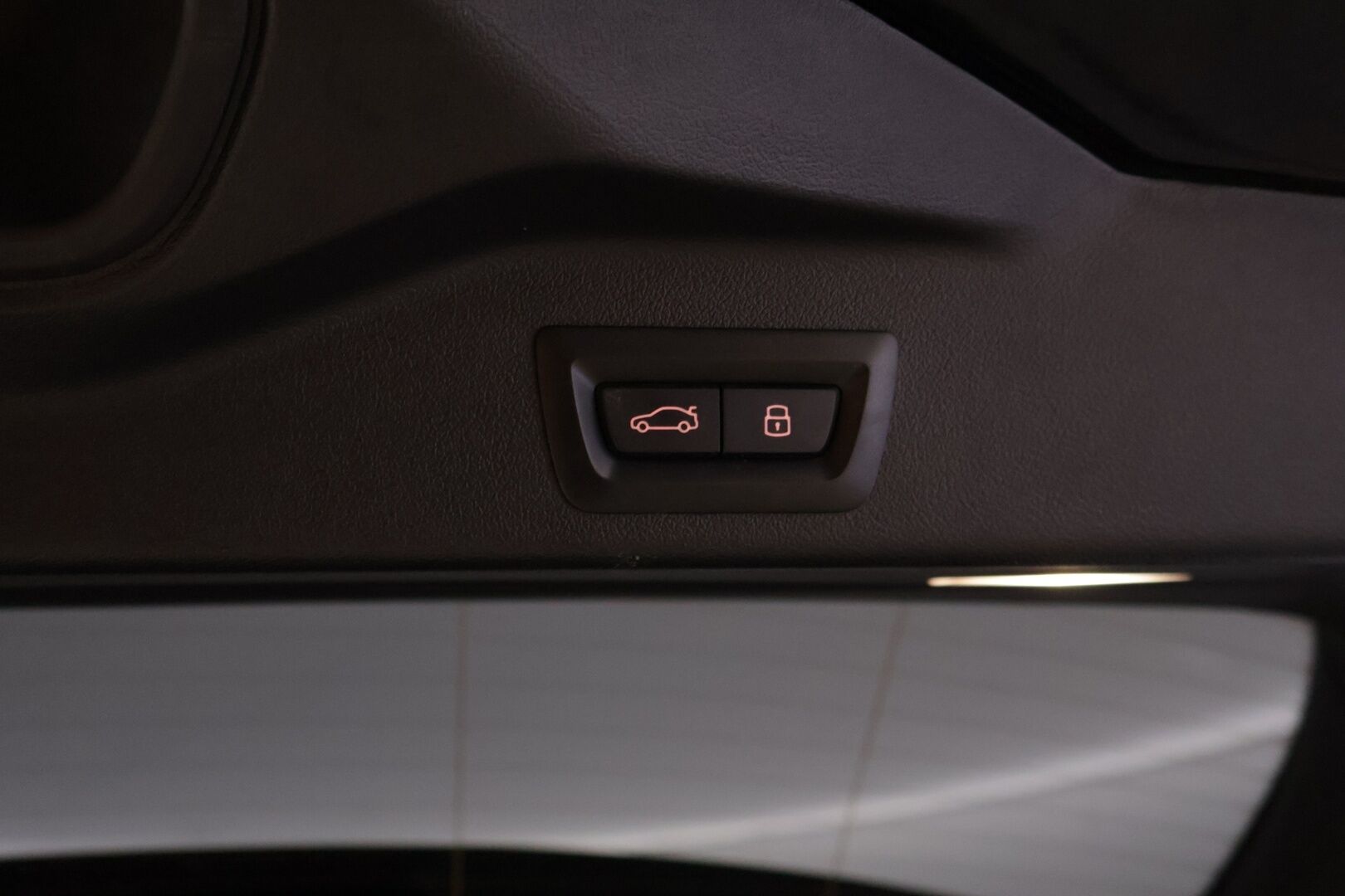 BMW X5 2024 G05 xDrive50e A Charged Edition M Sport *Hierovat ja ilmastoidut Comfortpenkit / 360 / S-Koukku / H&K / Ilma-alusta* - HUD / ACC / Comfort Access / Ambient / Muistipenkit / Ratinlämmitin / Merkkihuollettu* - HULLUT AVAJAISHULINAT KORKOTARJOUS 3,29 %