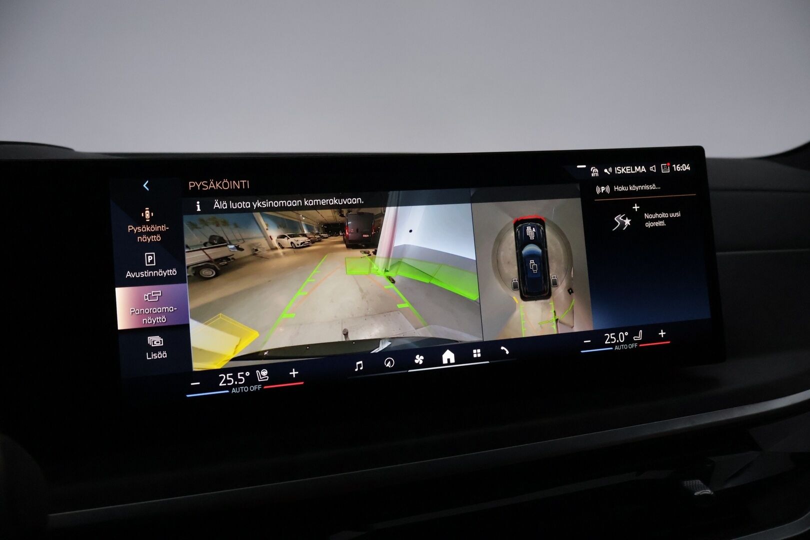 BMW X5 2024 G05 xDrive50e A Charged Edition M Sport *Hierovat ja ilmastoidut Comfortpenkit / 360 / S-Koukku / H&K / Ilma-alusta* - HUD / ACC / Comfort Access / Ambient / Muistipenkit / Ratinlämmitin / Merkkihuollettu*