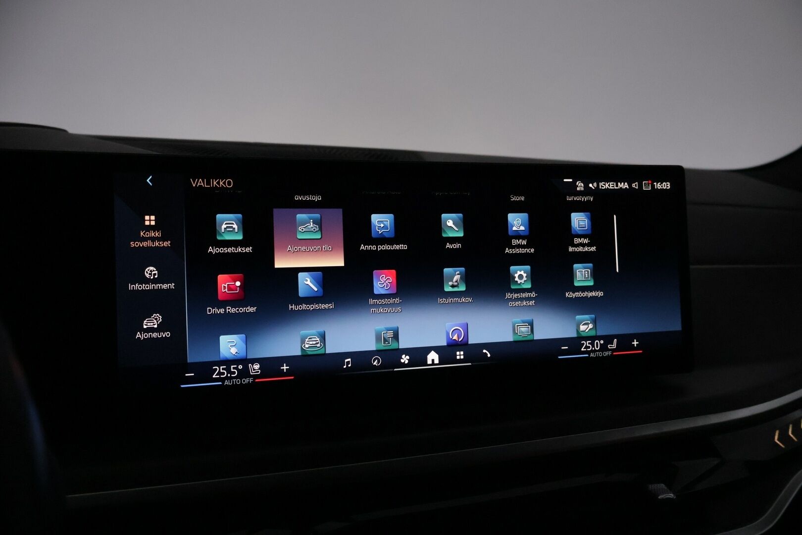 BMW X5 2024 G05 xDrive50e A Charged Edition M Sport *Hierovat ja ilmastoidut Comfortpenkit / 360 / S-Koukku / H&K / Ilma-alusta* - HUD / ACC / Comfort Access / Ambient / Muistipenkit / Ratinlämmitin / Merkkihuollettu* - HULLUT AVAJAISHULINAT KORKOTARJOUS 3,29 %