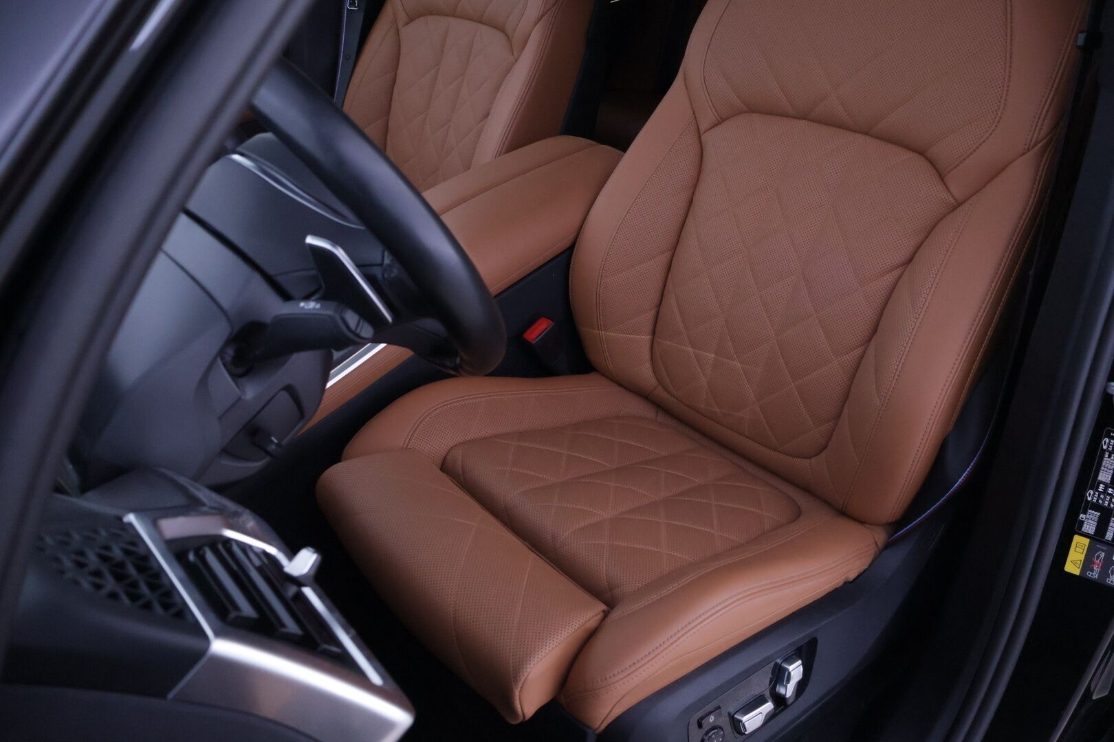 BMW X5 2024 G05 xDrive50e A Charged Edition M Sport *Hierovat ja ilmastoidut Comfortpenkit / 360 / S-Koukku / H&K / Ilma-alusta* - HUD / ACC / Comfort Access / Ambient / Muistipenkit / Ratinlämmitin / Merkkihuollettu* - HULLUT AVAJAISHULINAT KORKOTARJOUS 3,29 %