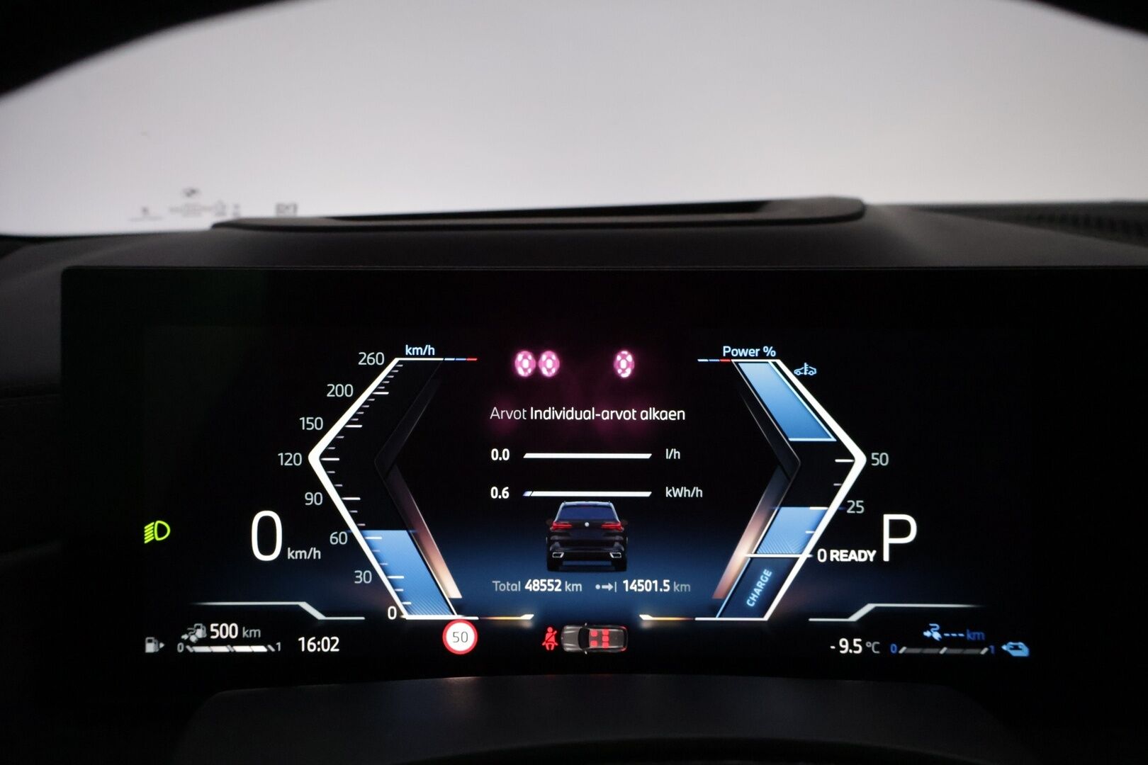 BMW X5 2024 G05 xDrive50e A Charged Edition M Sport *Hierovat ja ilmastoidut Comfortpenkit / 360 / S-Koukku / H&K / Ilma-alusta* - HUD / ACC / Comfort Access / Ambient / Muistipenkit / Ratinlämmitin / Merkkihuollettu*