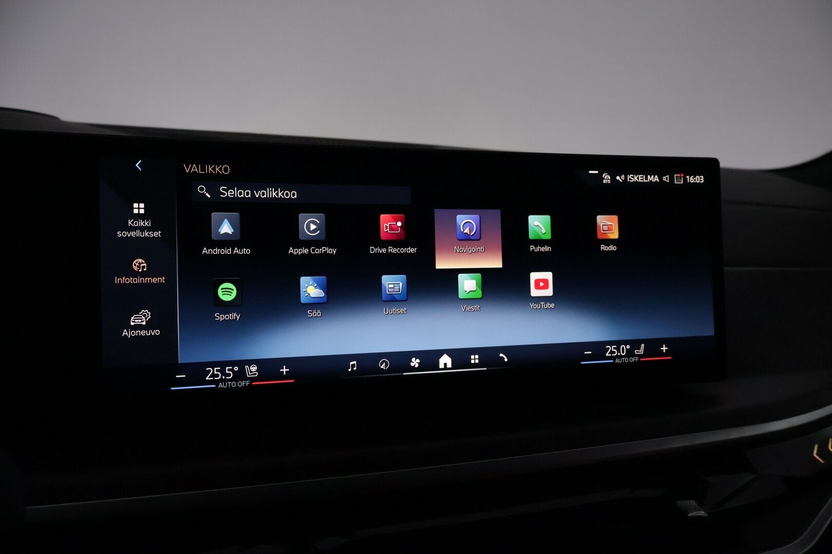 BMW X5 2024 G05 xDrive50e A Charged Edition M Sport *Hierovat ja ilmastoidut Comfortpenkit / 360 / S-Koukku / H&K / Ilma-alusta* - HUD / ACC / Comfort Access / Ambient / Muistipenkit / Ratinlämmitin / Merkkihuollettu*