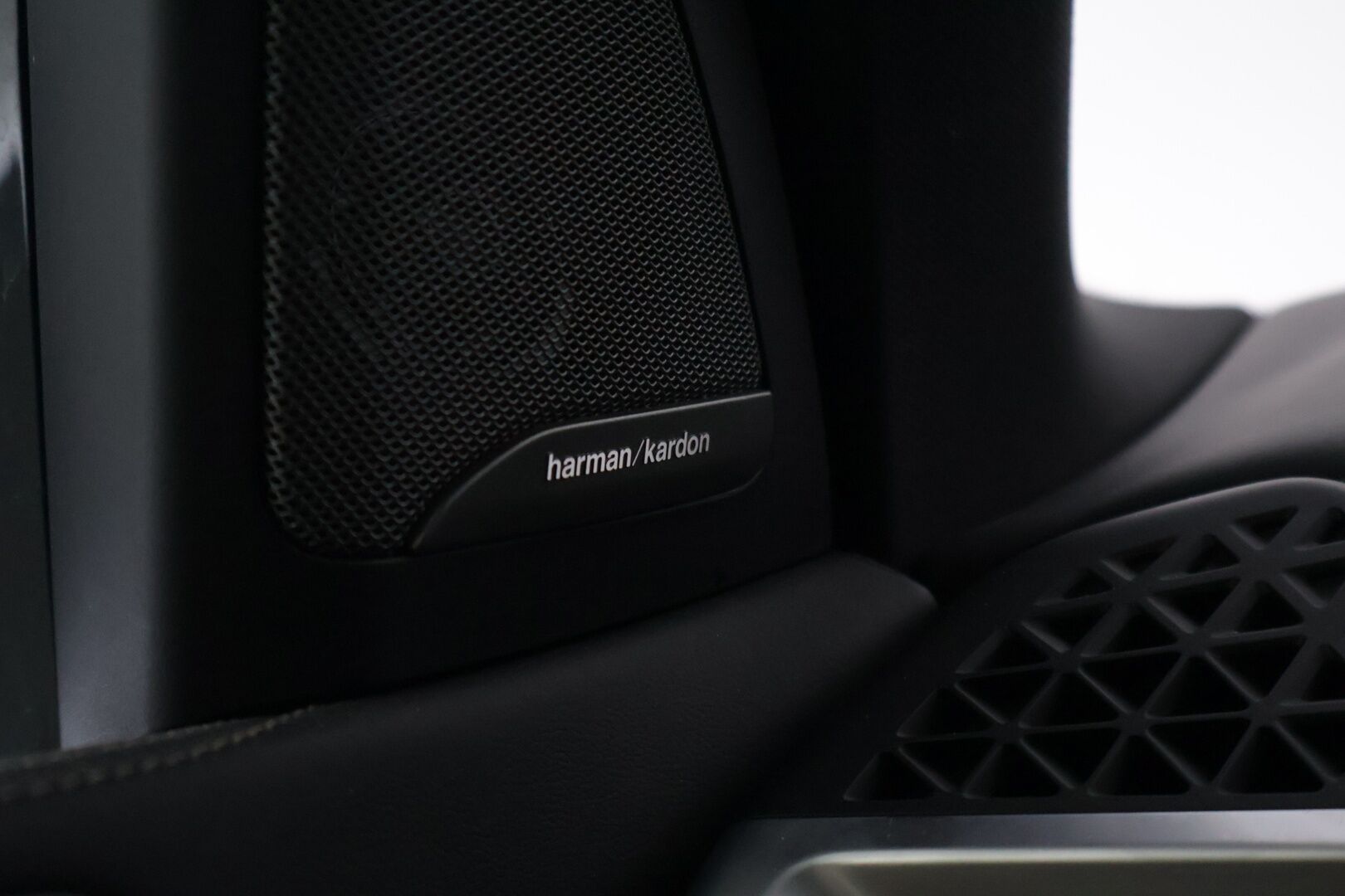 BMW X5 2024 G05 xDrive50e A Charged Edition M Sport *Hierovat ja ilmastoidut Comfortpenkit / 360 / S-Koukku / H&K / Ilma-alusta* - HUD / ACC / Comfort Access / Ambient / Muistipenkit / Ratinlämmitin / Merkkihuollettu* - HULLUT AVAJAISHULINAT KORKOTARJOUS 3,29 %