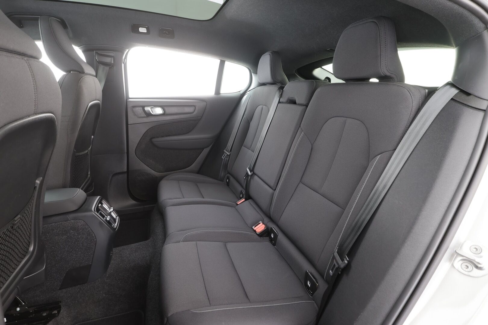 Volvo C40 2023 Recharge Single Plus aut - | ILP | Koukku | Lasikatto | ACC | P.Kamera | LED | Sporttipenkki Muistilla | Navi | Kaistavahti | Katveavustin | Keyless | Suomi-auto | 2x Latauskaapelit | Kahdet renkaat | Merkkihuollot |