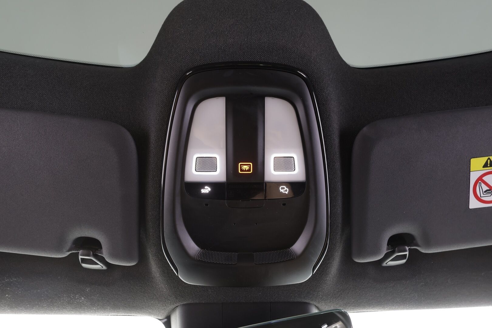 Volvo C40 2023 Recharge Single Plus aut - | ILP | Koukku | Lasikatto | ACC | P.Kamera | LED | Sporttipenkki Muistilla | Navi | Kaistavahti | Katveavustin | Keyless | Suomi-auto | 2x Latauskaapelit | Kahdet renkaat | Merkkihuollot |