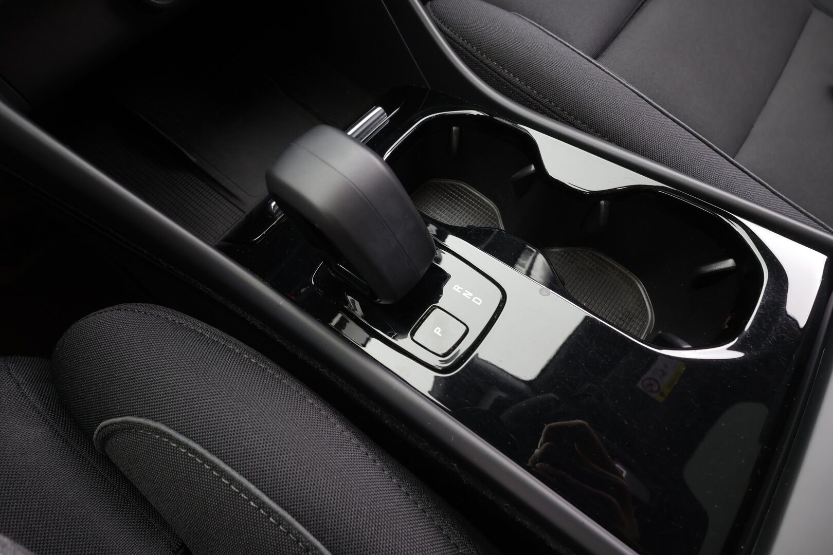 Volvo C40 2023 Recharge Single Plus aut - | ILP | Koukku | Lasikatto | ACC | P.Kamera | LED | Sporttipenkki Muistilla | Navi | Kaistavahti | Katveavustin | Keyless | Suomi-auto | 2x Latauskaapelit | Kahdet renkaat | Merkkihuollot |