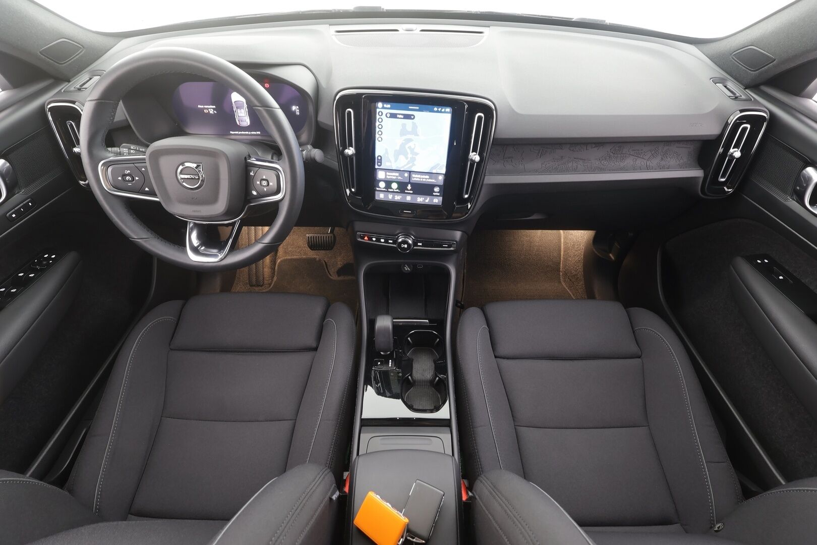Volvo C40 2023 Recharge Single Plus aut - | ILP | Koukku | Lasikatto | ACC | P.Kamera | LED | Sporttipenkki Muistilla | Navi | Kaistavahti | Katveavustin | Keyless | Suomi-auto | 2x Latauskaapelit | Kahdet renkaat | Merkkihuollot |