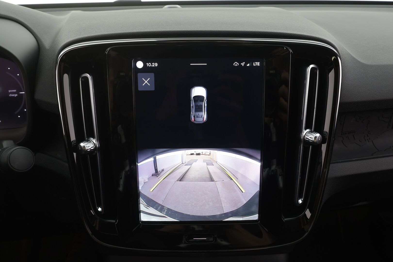 Volvo C40 2023 Recharge Single Plus aut - | ILP | Koukku | Lasikatto | ACC | P.Kamera | LED | Sporttipenkki Muistilla | Navi | Kaistavahti | Katveavustin | Keyless | Suomi-auto | 2x Latauskaapelit | Kahdet renkaat | Merkkihuollot |