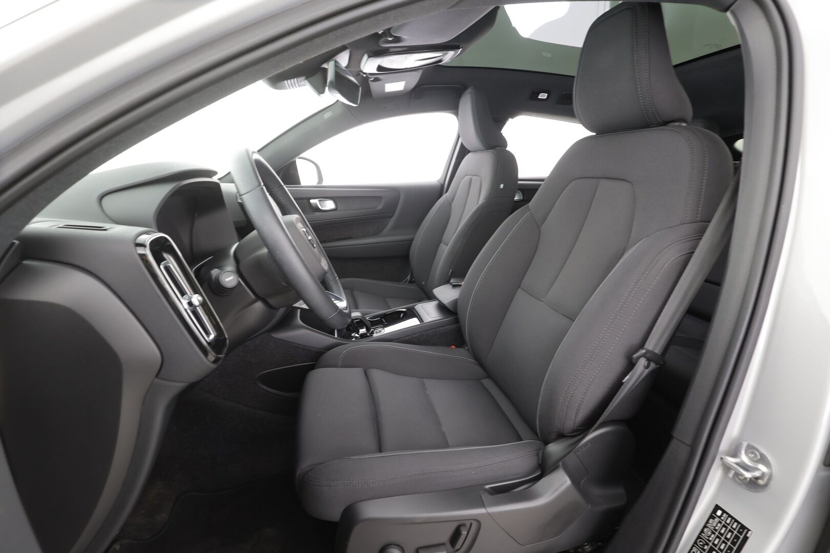 Volvo C40 2023 Recharge Single Plus aut - | ILP | Koukku | Lasikatto | ACC | P.Kamera | LED | Sporttipenkki Muistilla | Navi | Kaistavahti | Katveavustin | Keyless | Suomi-auto | 2x Latauskaapelit | Kahdet renkaat | Merkkihuollot |